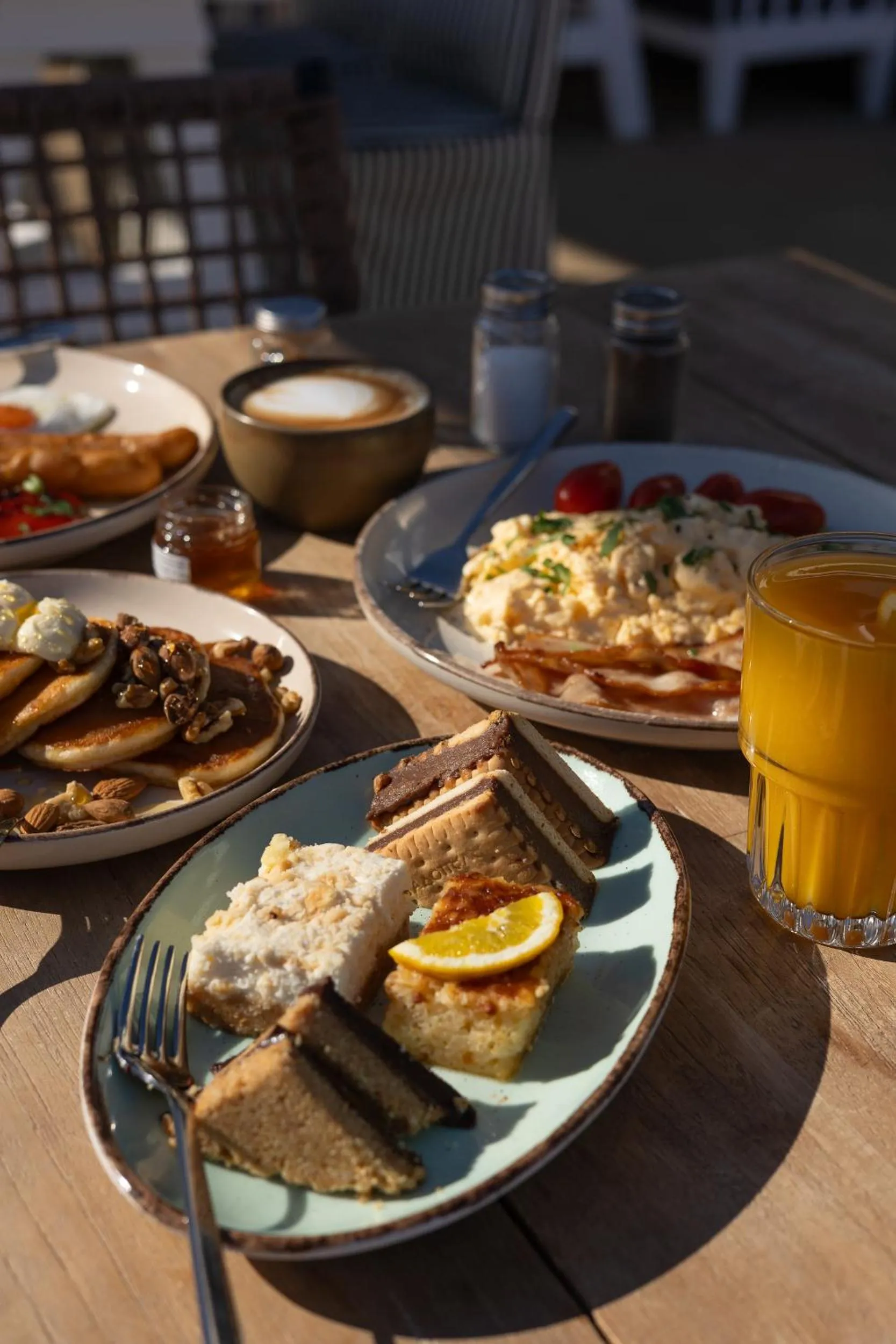 Restaurant/places to eat in Oasis Beach Hotel