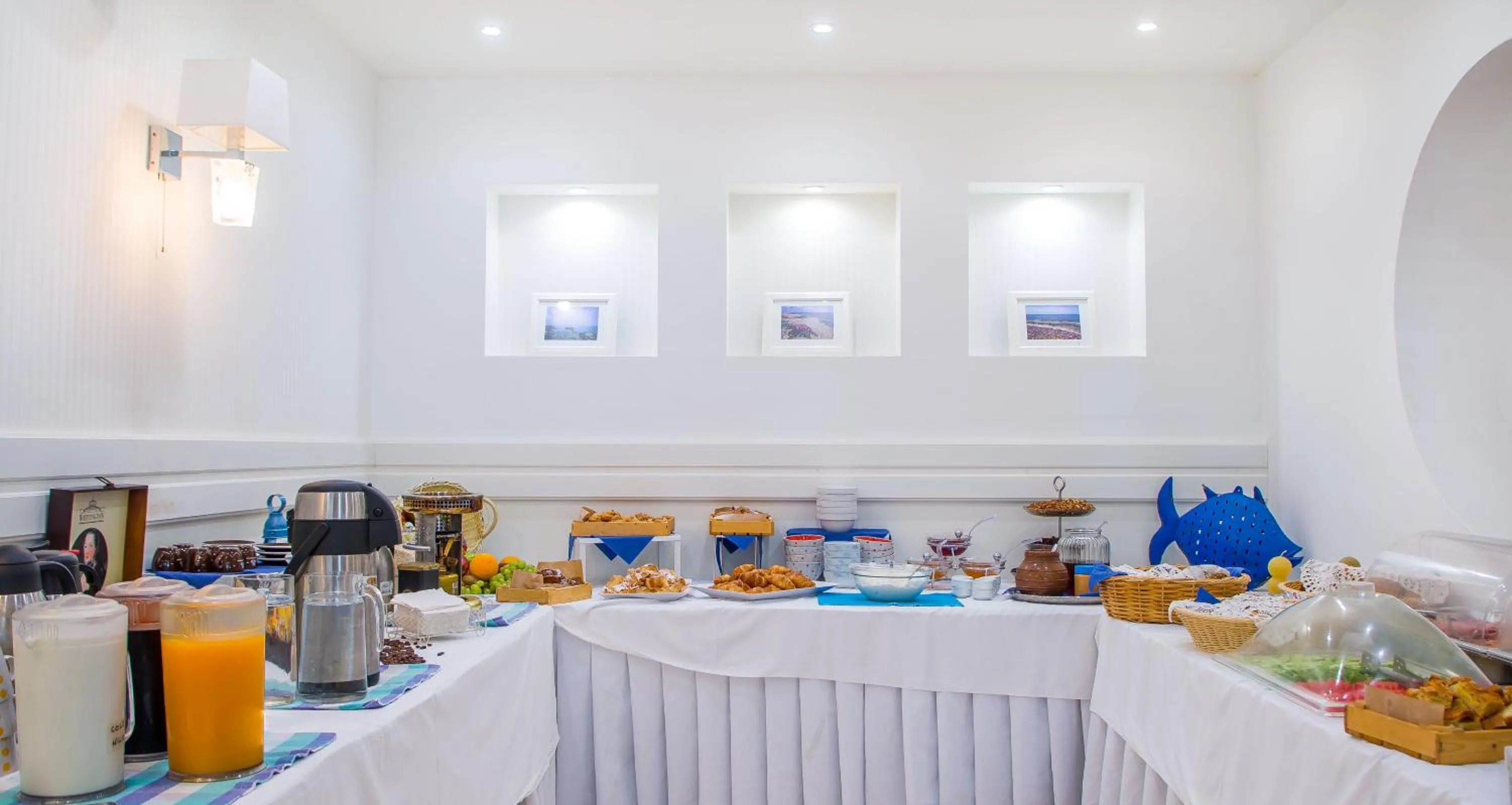 Coffee/tea facilities in Oasis Beach Hotel