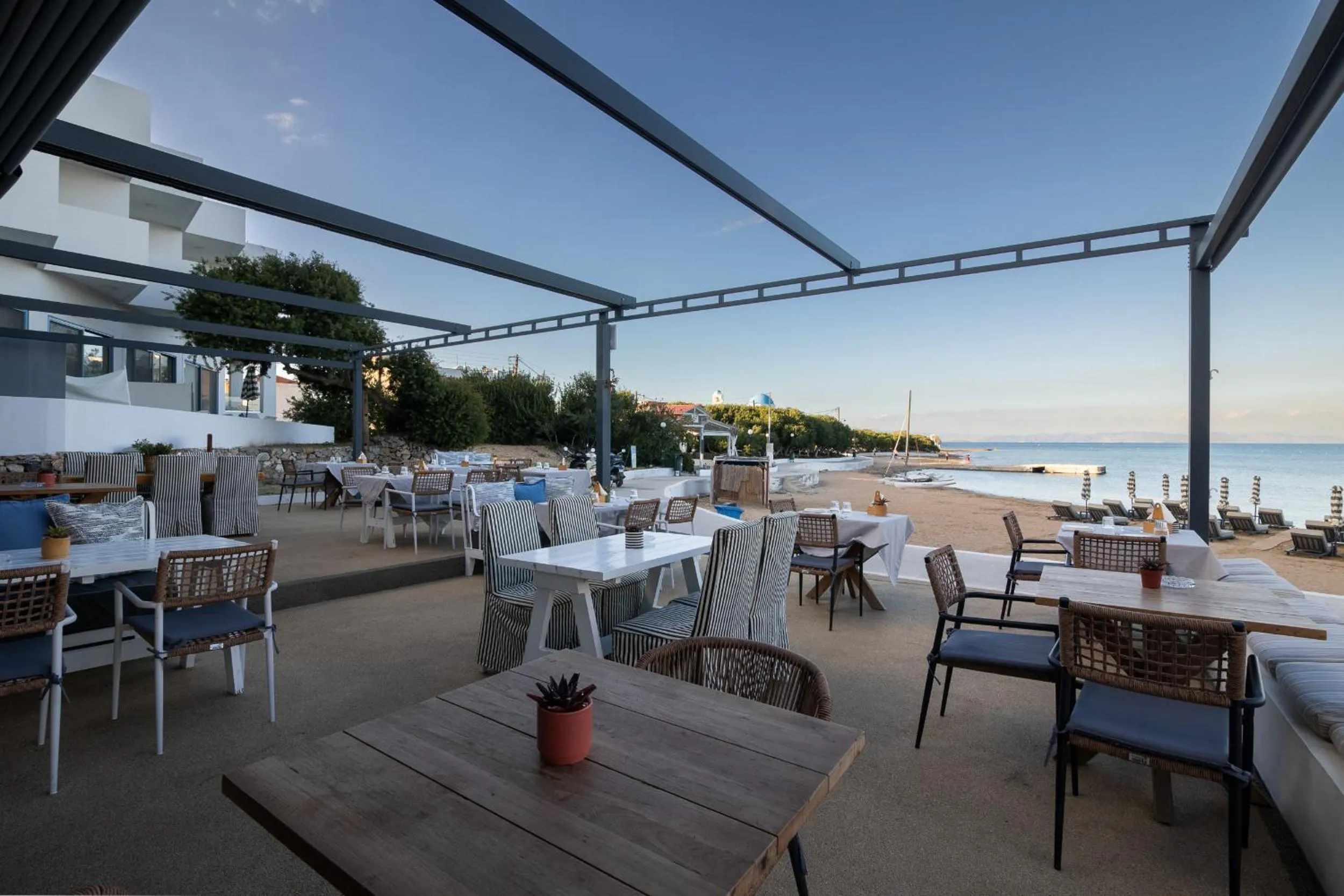 Restaurant/places to eat in Oasis Beach Hotel