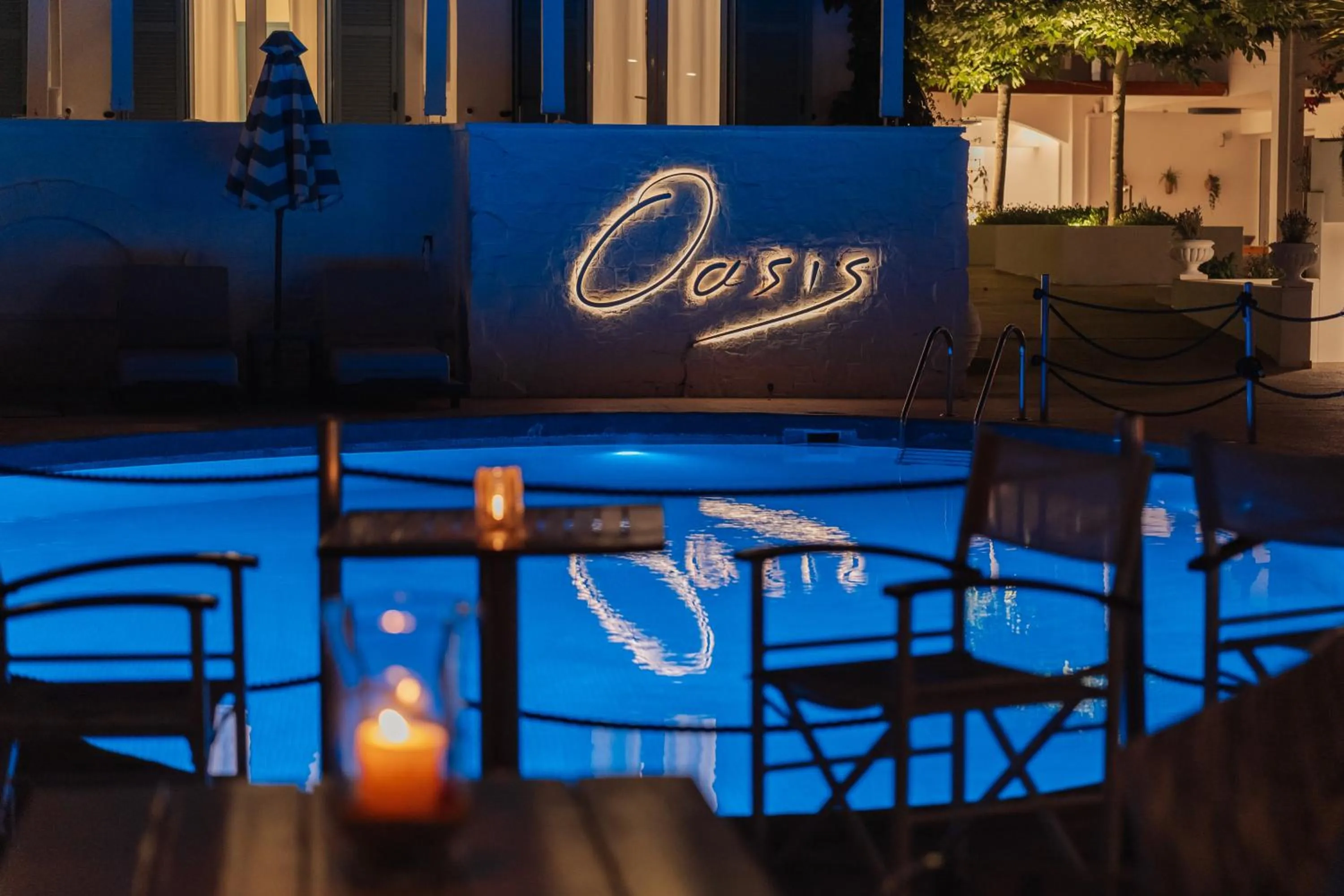 Restaurant/places to eat in Oasis Beach Hotel