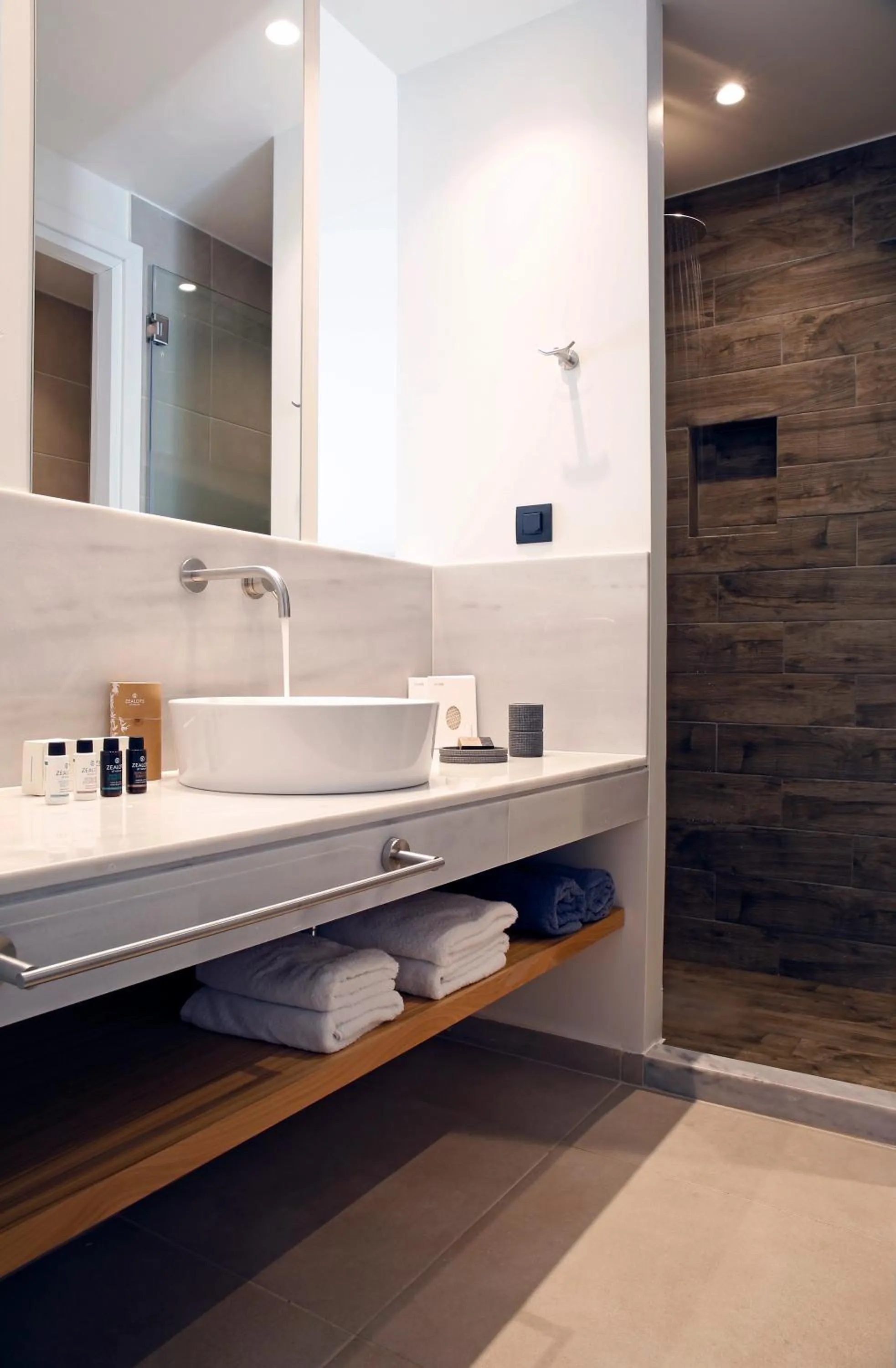 Shower in Oasis Beach Hotel