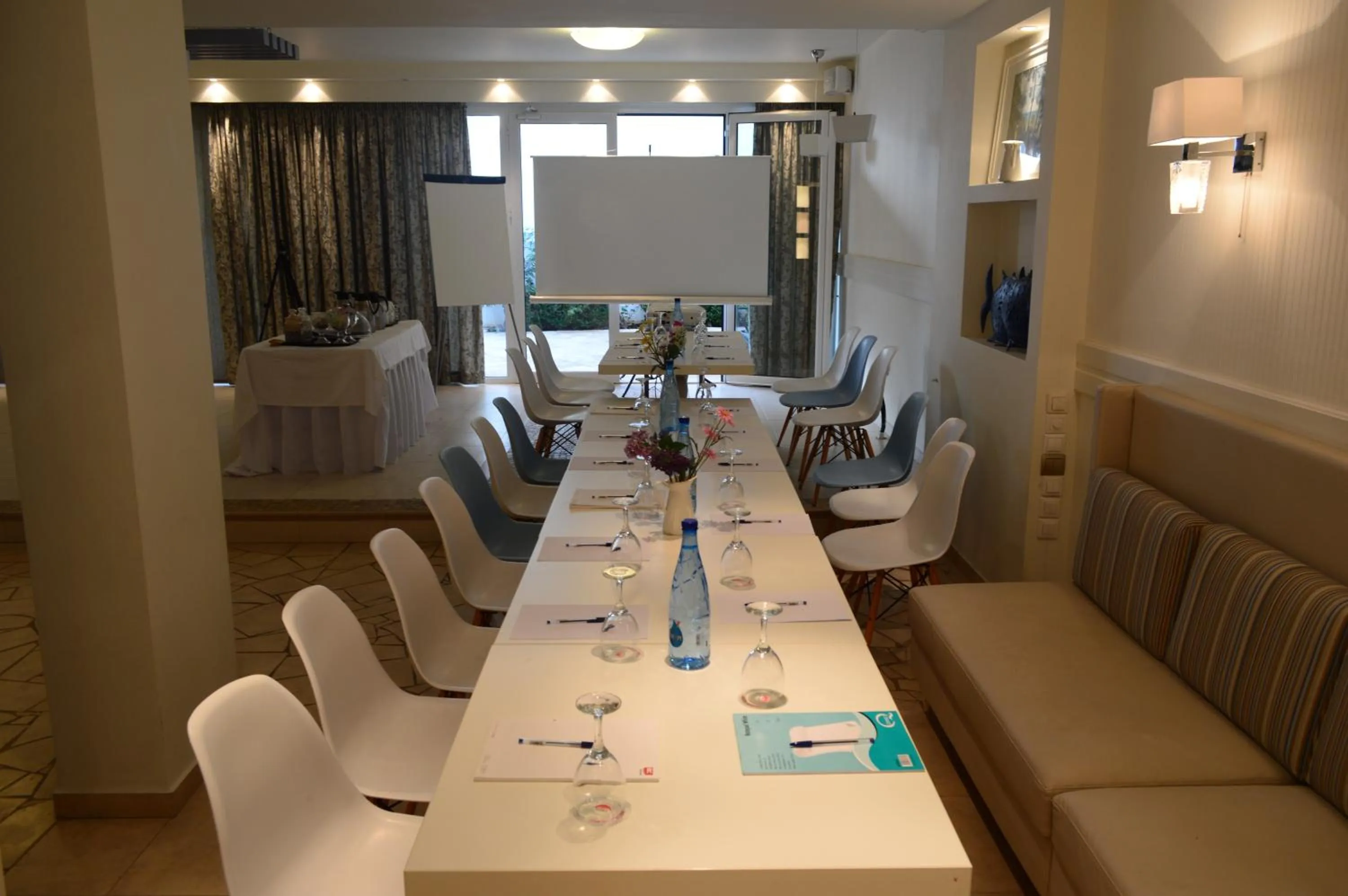 TV and multimedia in Oasis Beach Hotel