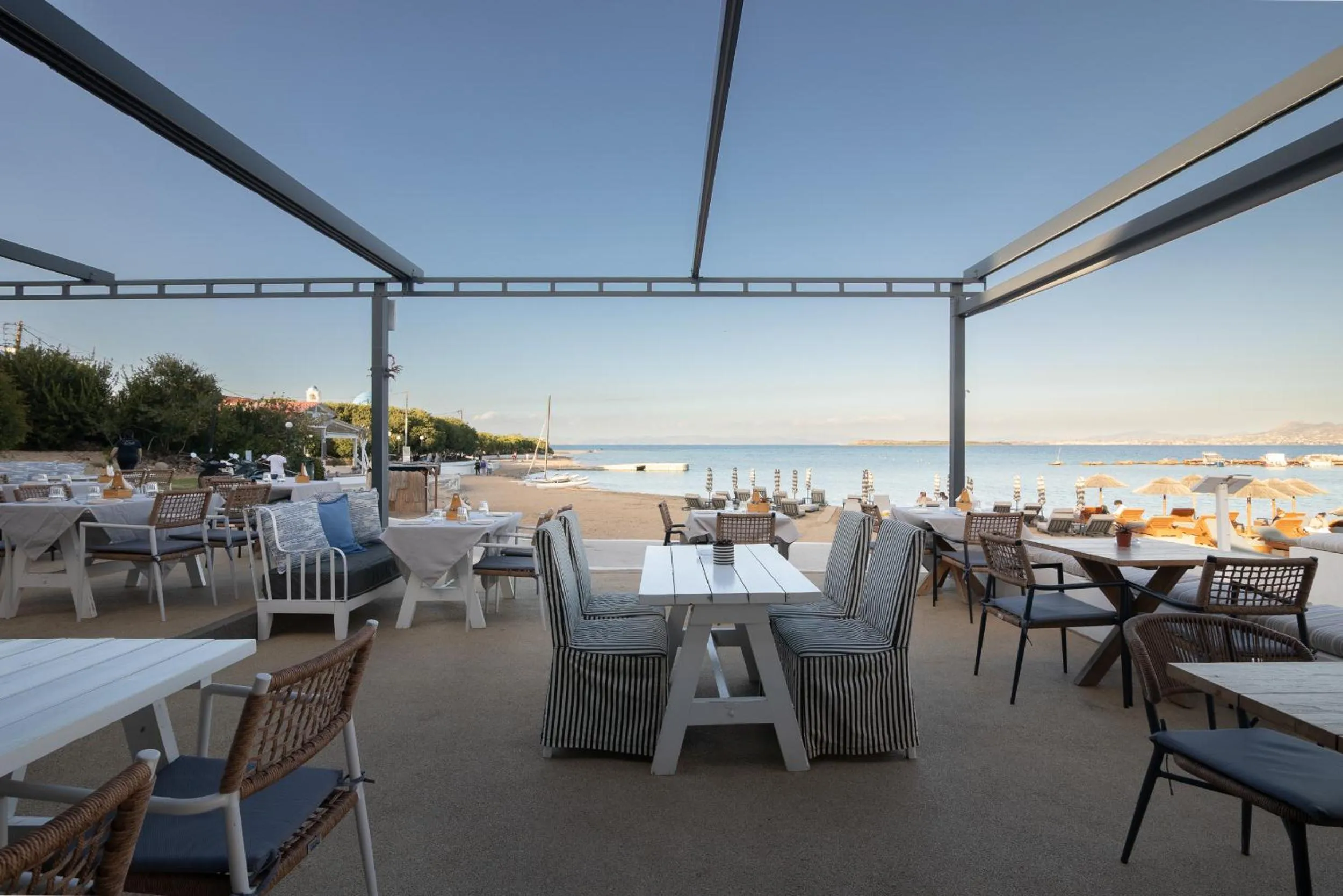 Restaurant/places to eat in Oasis Beach Hotel