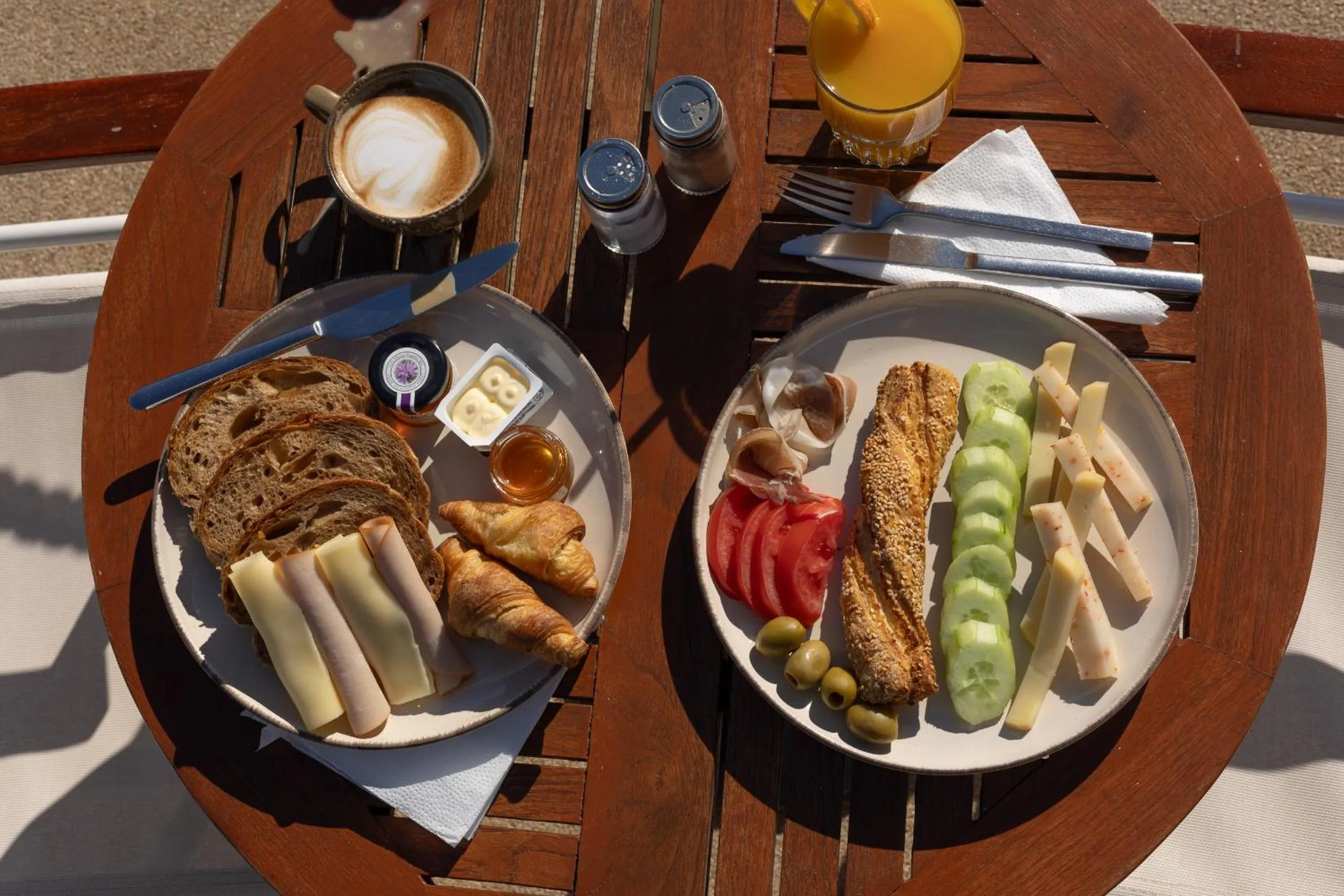 Coffee/tea facilities in Oasis Beach Hotel
