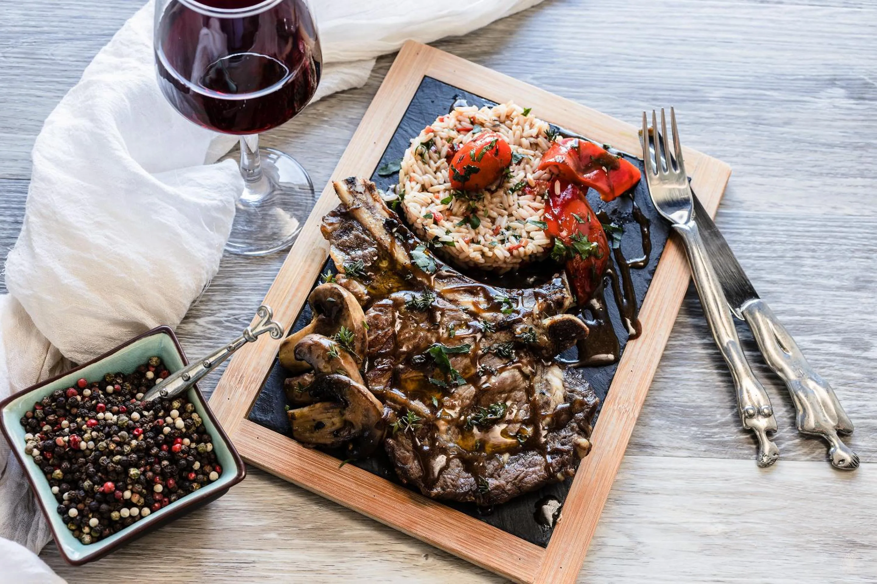 Food and drinks in Oasis Beach Hotel