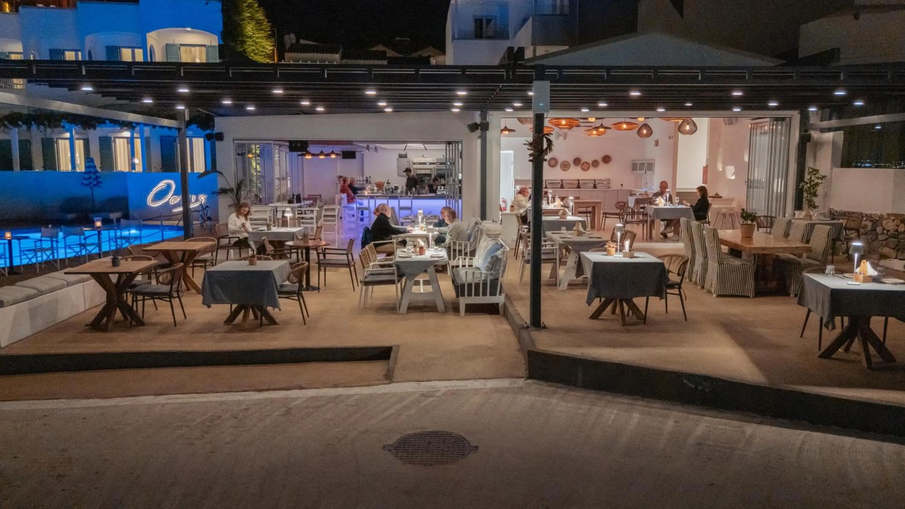 Restaurant/places to eat in Oasis Beach Hotel