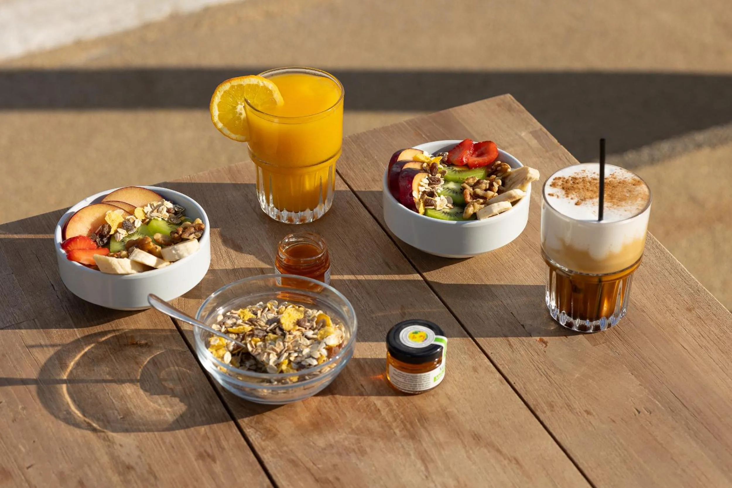 Coffee/tea facilities in Oasis Beach Hotel