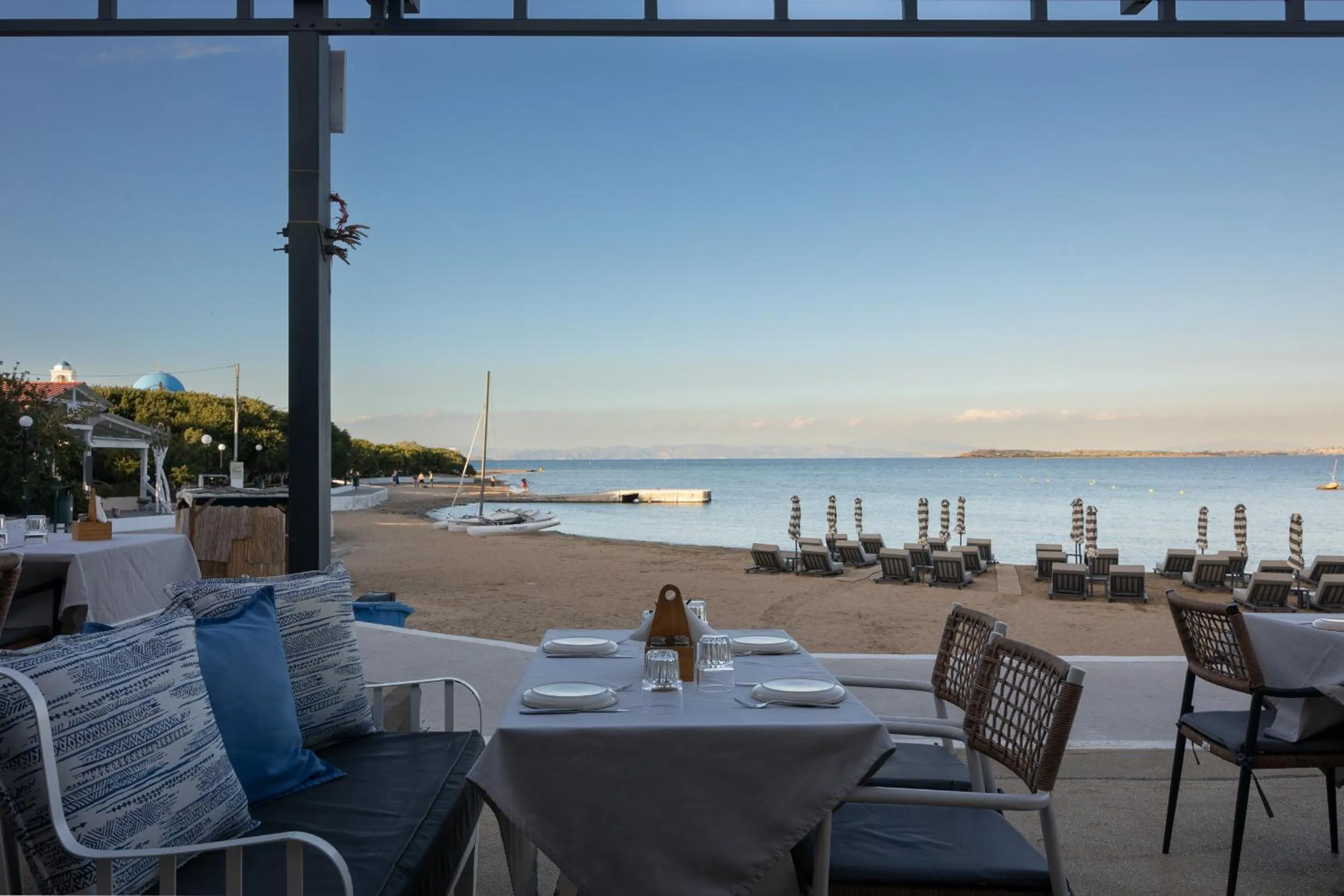 Restaurant/places to eat in Oasis Beach Hotel