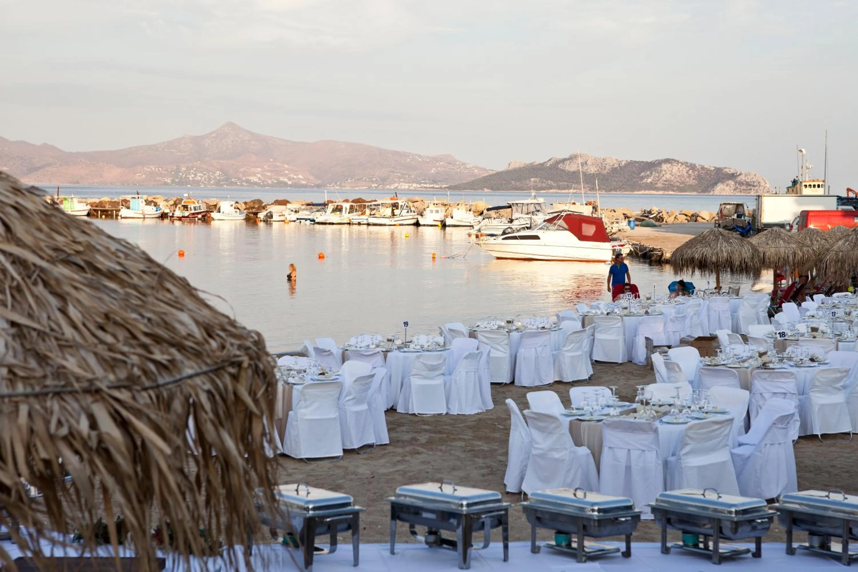 Restaurant/places to eat in Oasis Beach Hotel