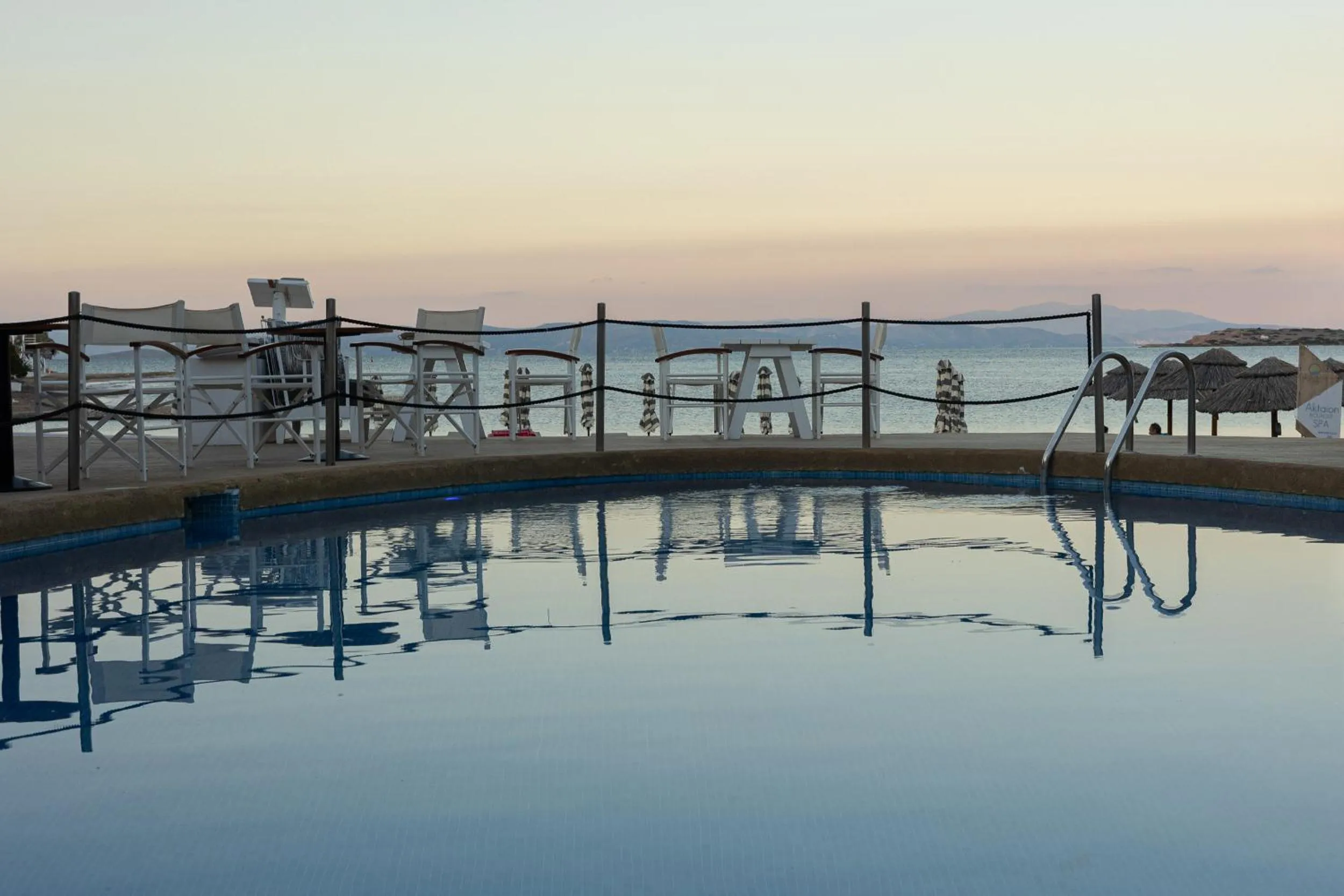 Restaurant/places to eat in Oasis Beach Hotel