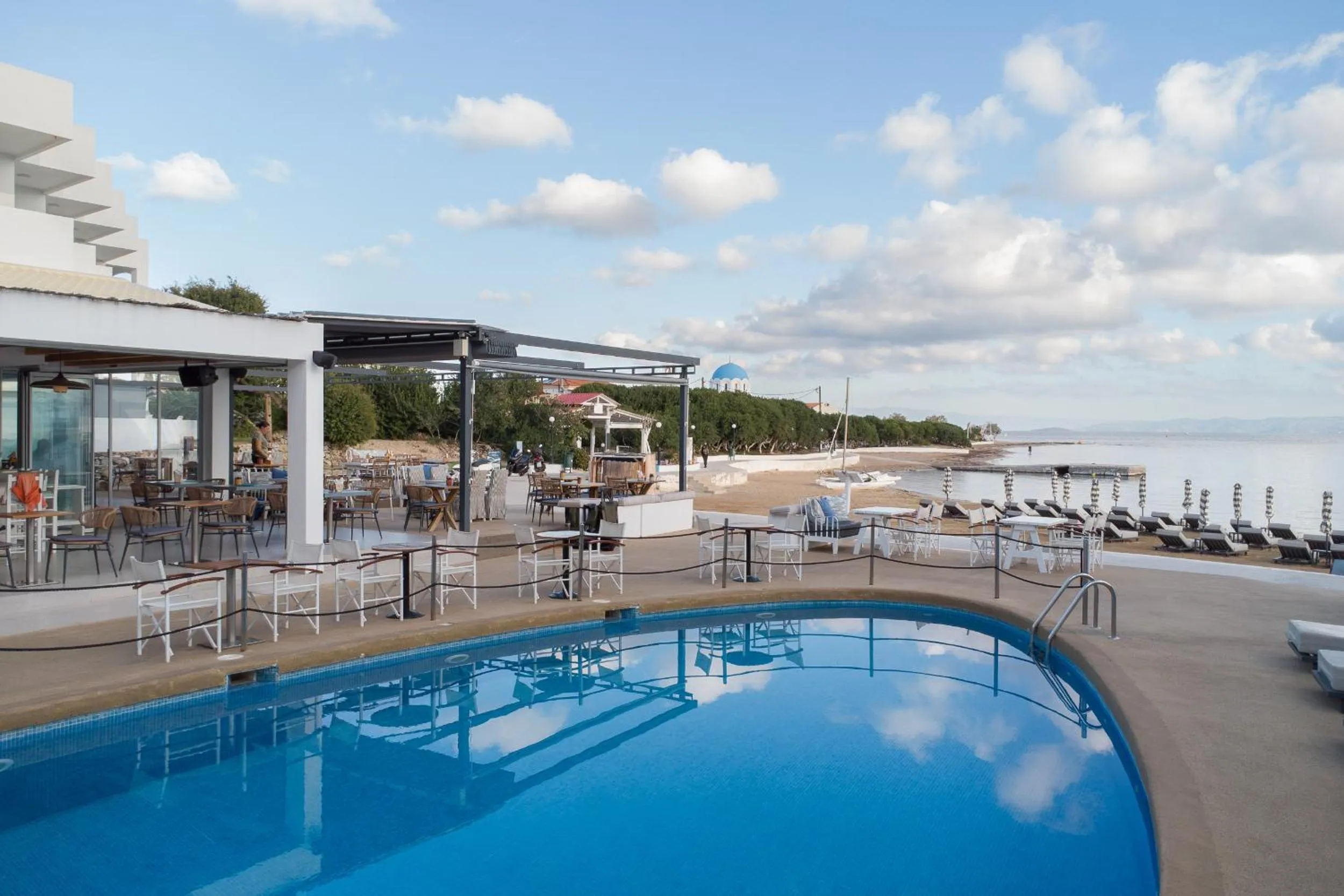 Restaurant/places to eat in Oasis Beach Hotel