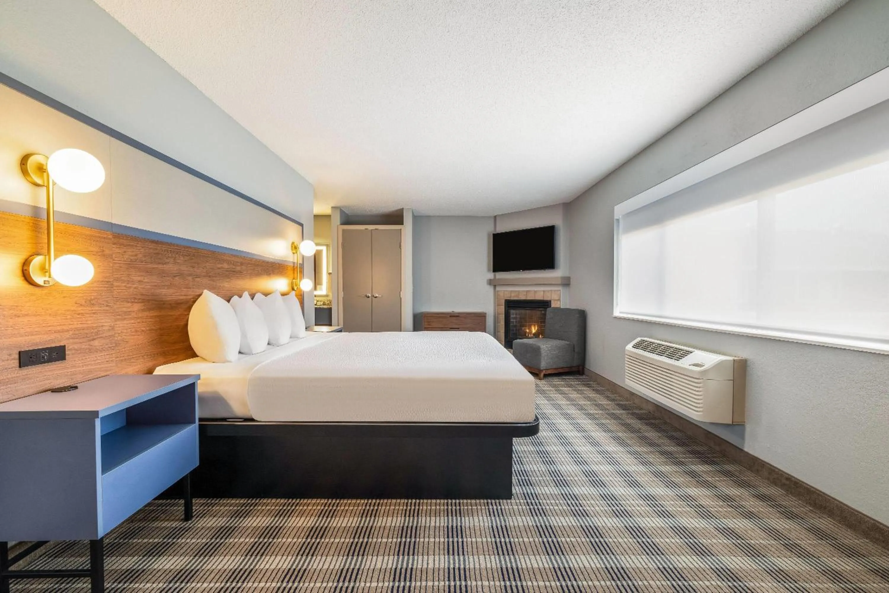 Photo of the whole room, Bed in AmericInn by Wyndham Mounds View Minneapolis