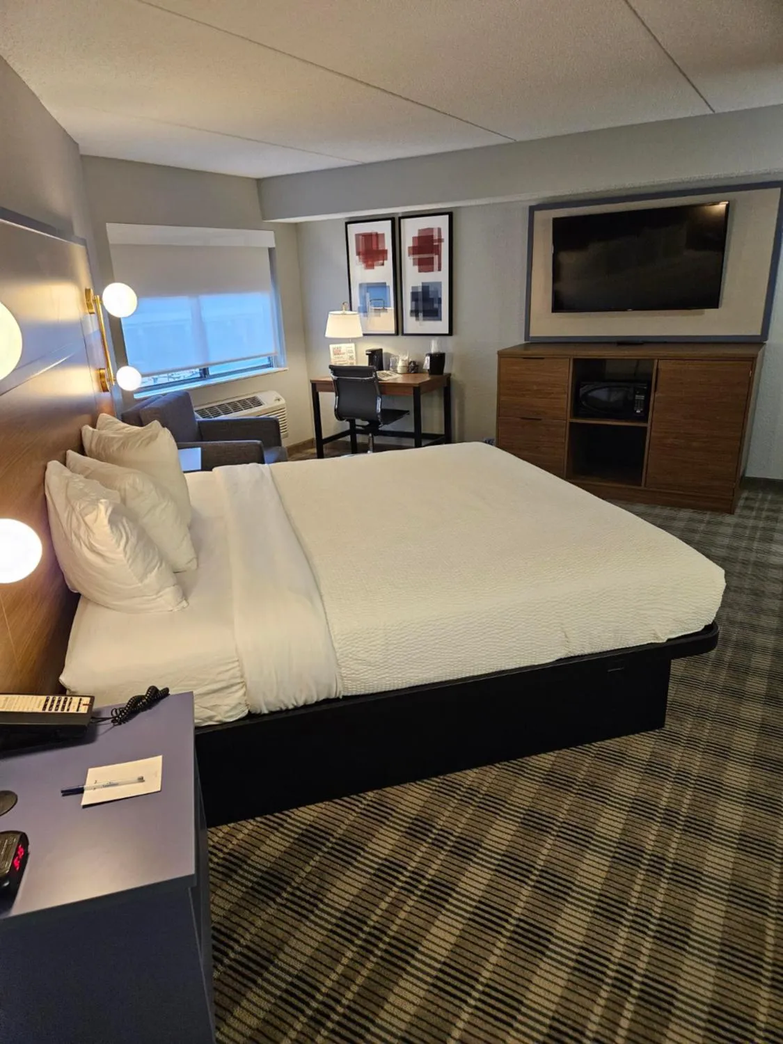 Property building, Bed in AmericInn by Wyndham Mounds View Minneapolis