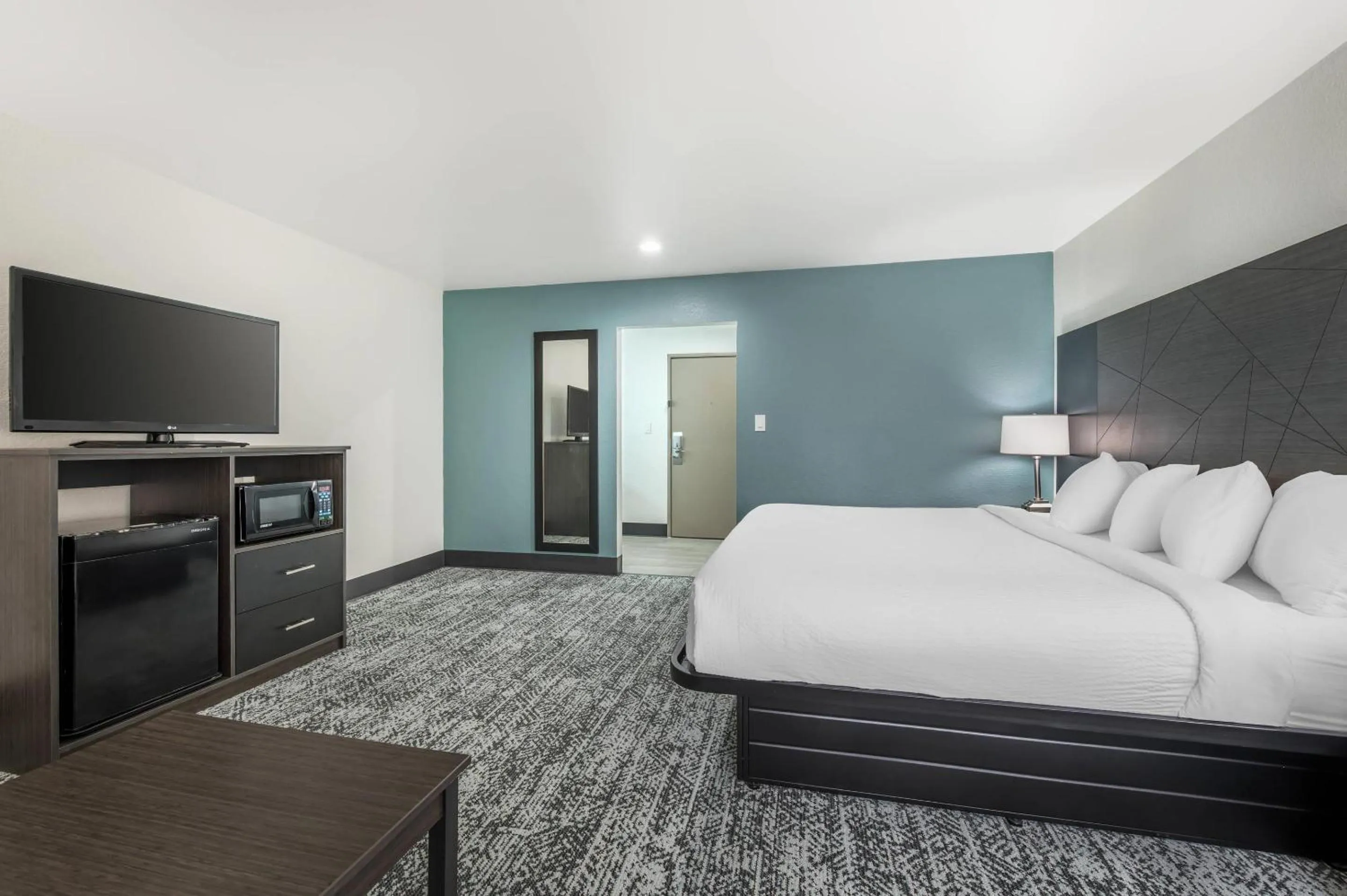 Bedroom, Bed in Sleep Inn Champaign North - Urbana