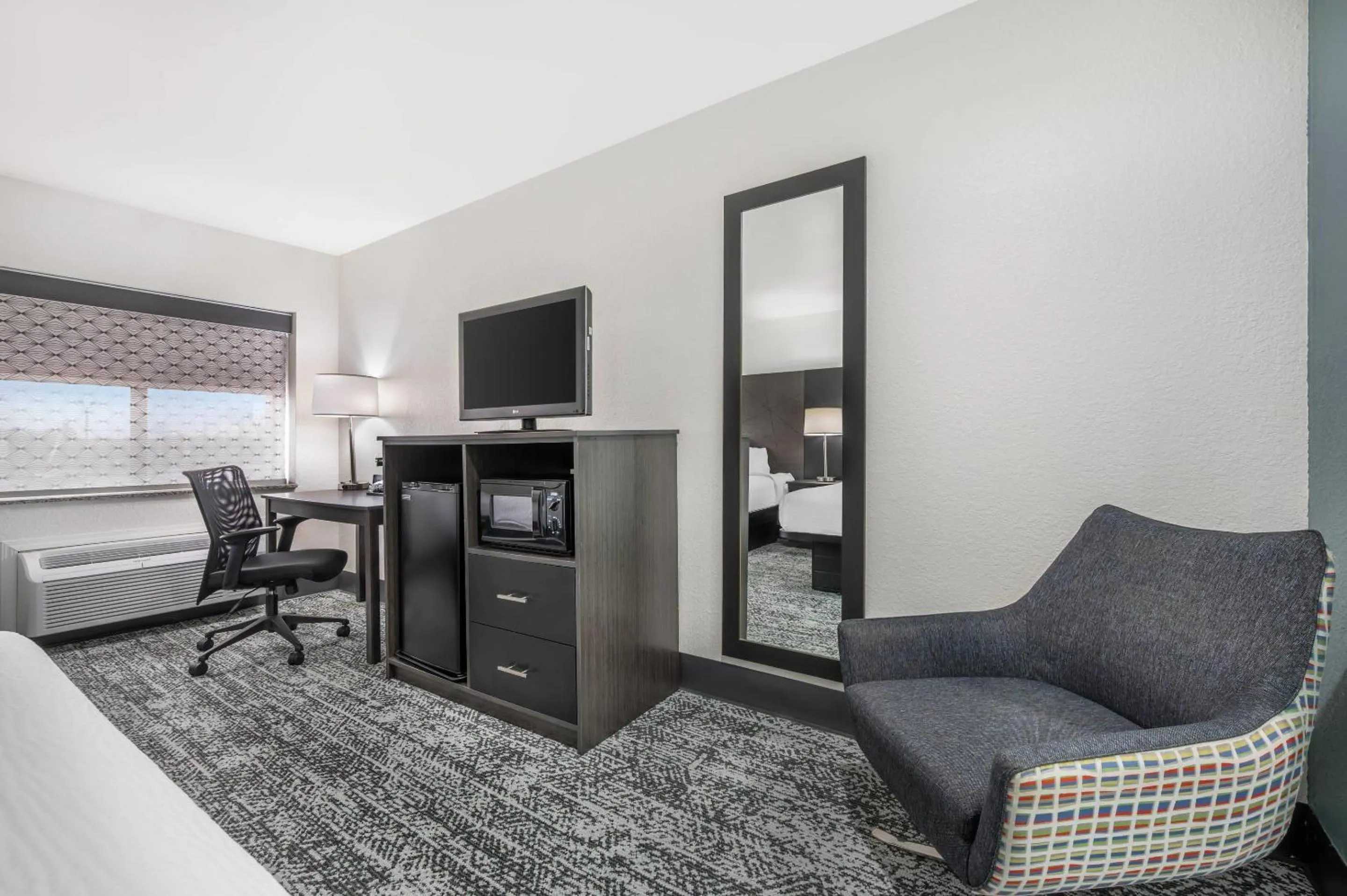 Bedroom, Bed in Sleep Inn Champaign North - Urbana