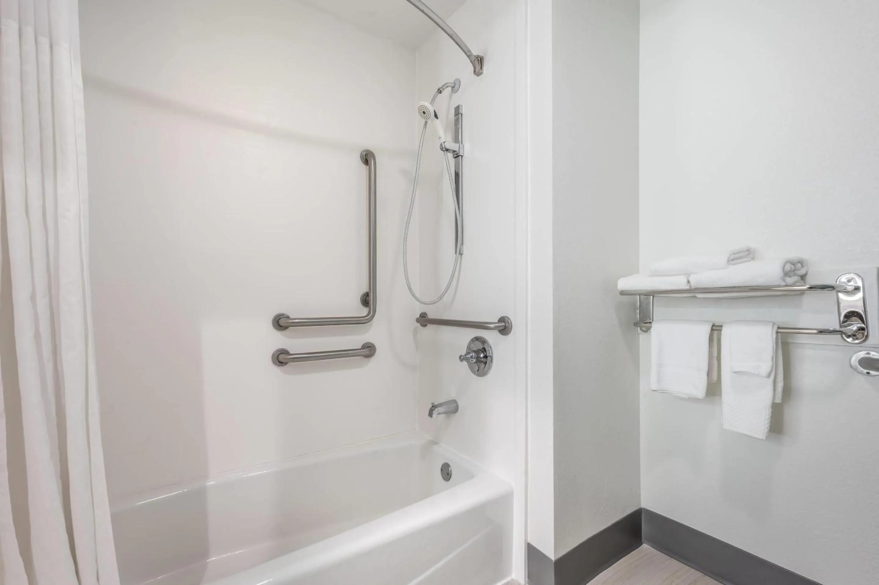 Bedroom in Sleep Inn Champaign North - Urbana