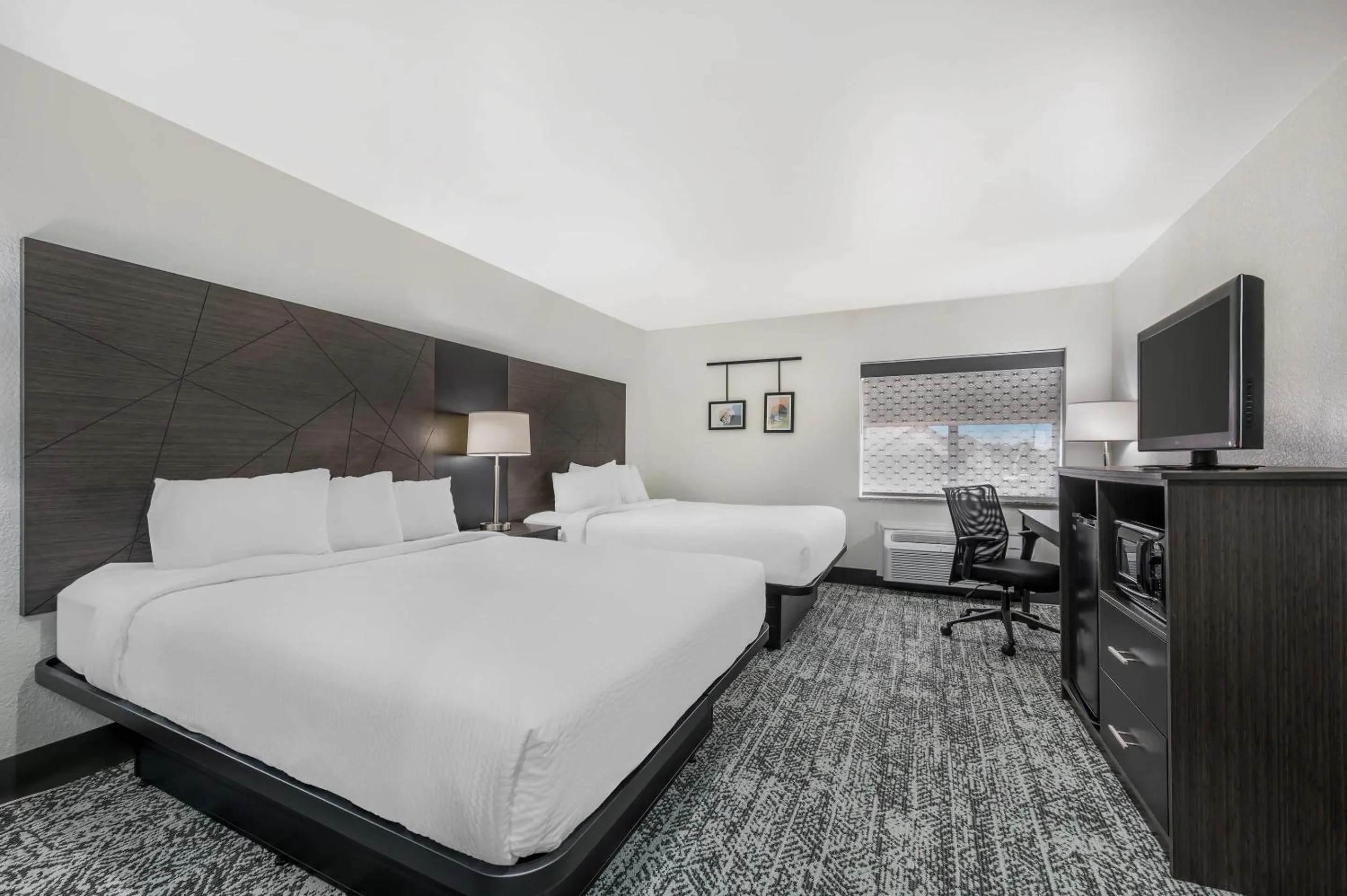 Bedroom, Bed in Sleep Inn Champaign North - Urbana