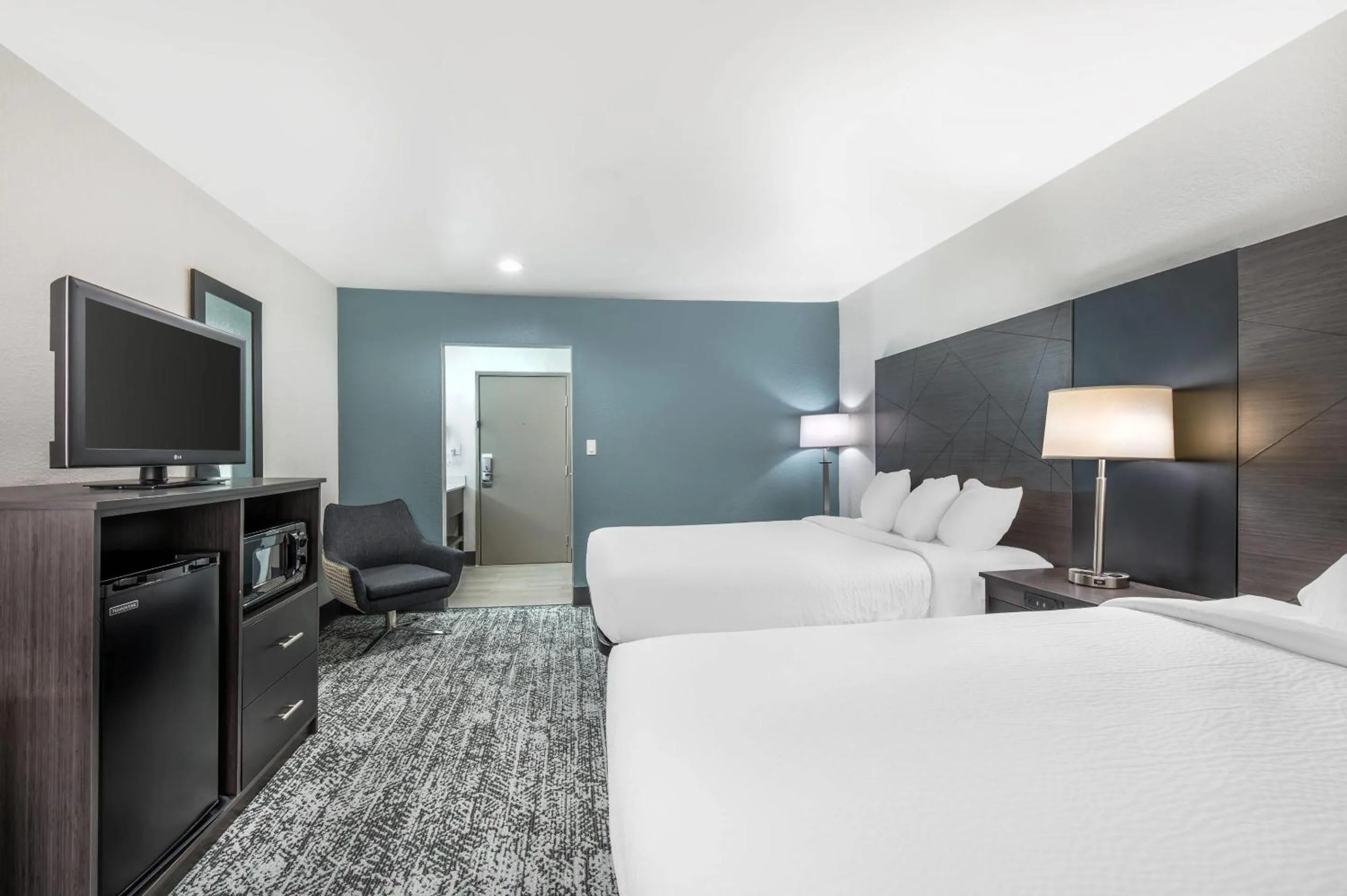 Bedroom, Bed in Sleep Inn Champaign North - Urbana