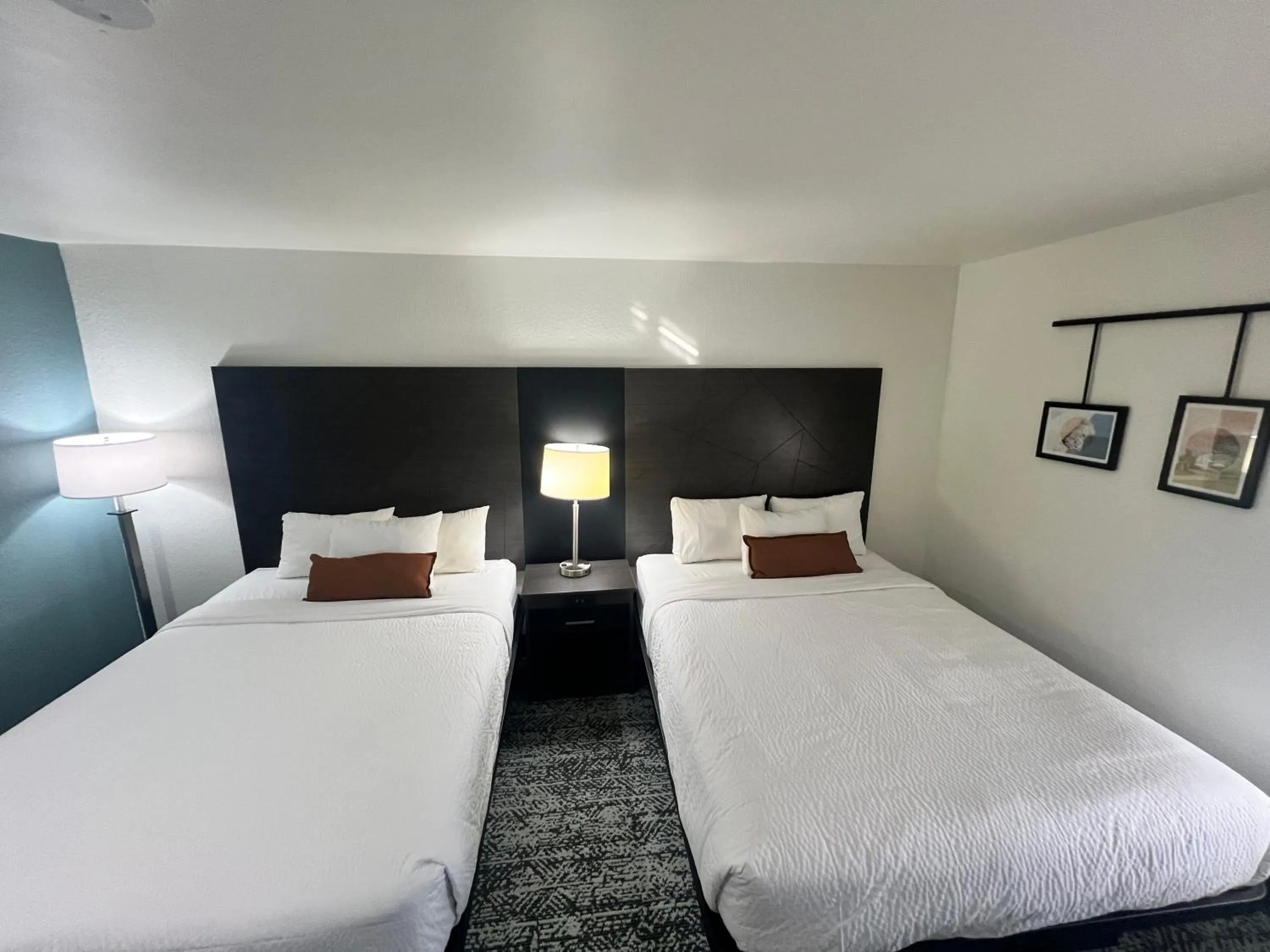 Bedroom, Bed in Sleep Inn Champaign North - Urbana