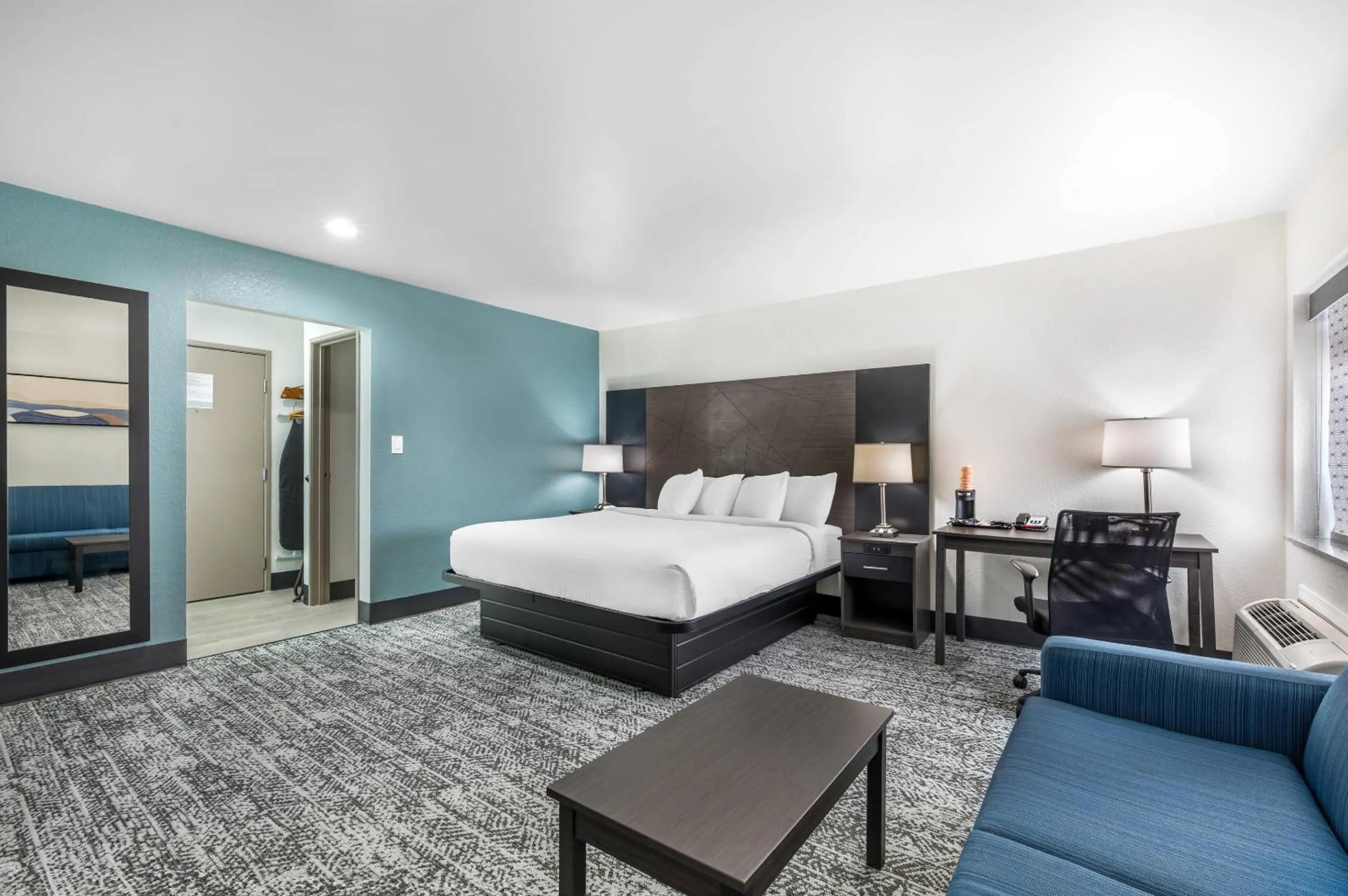 Bedroom, Bed in Sleep Inn Champaign North - Urbana