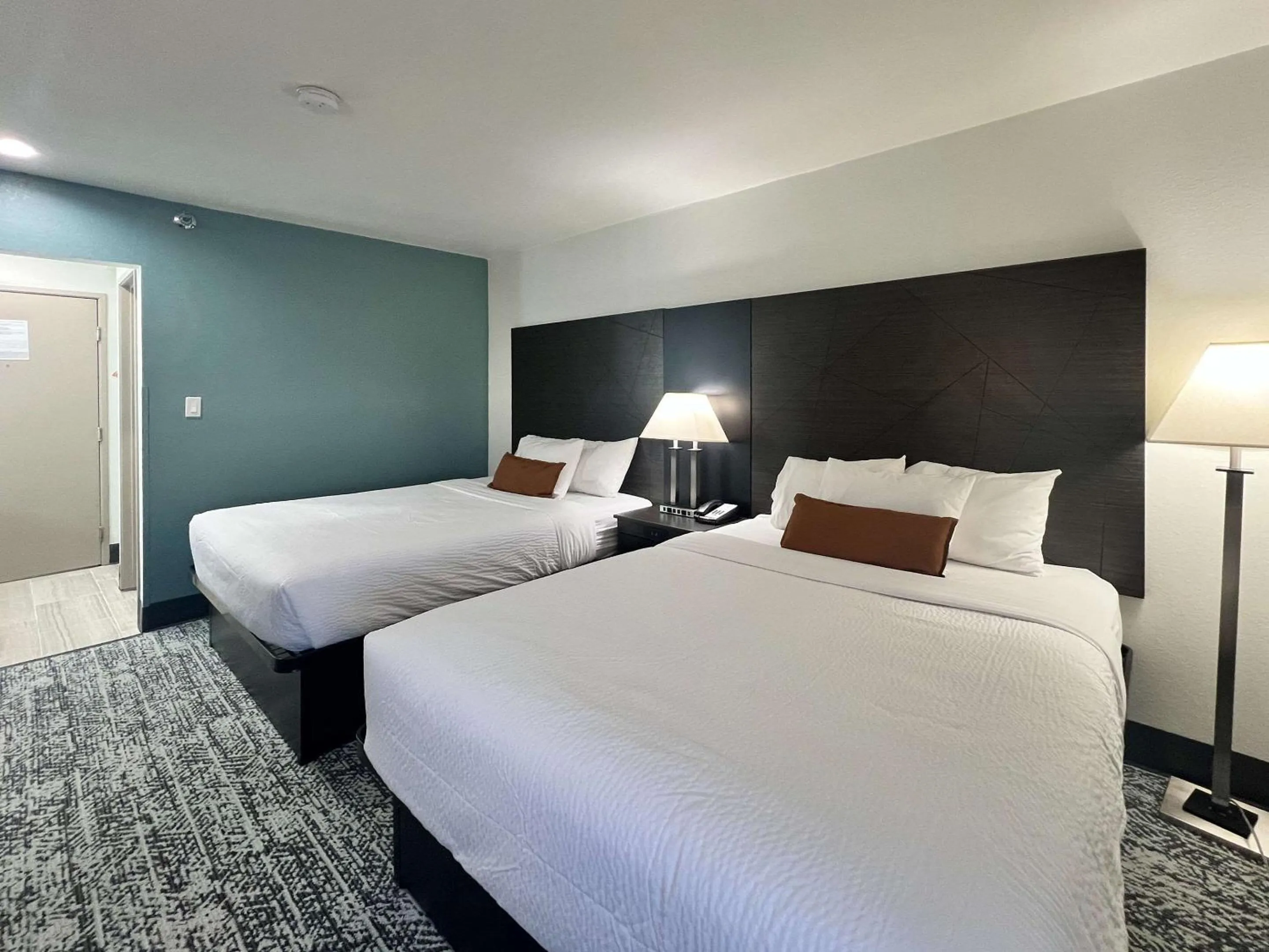 Bedroom, Bed in Sleep Inn Champaign North - Urbana