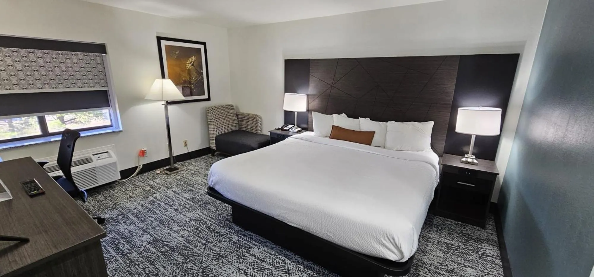 Bedroom, Bed in Sleep Inn Champaign North - Urbana