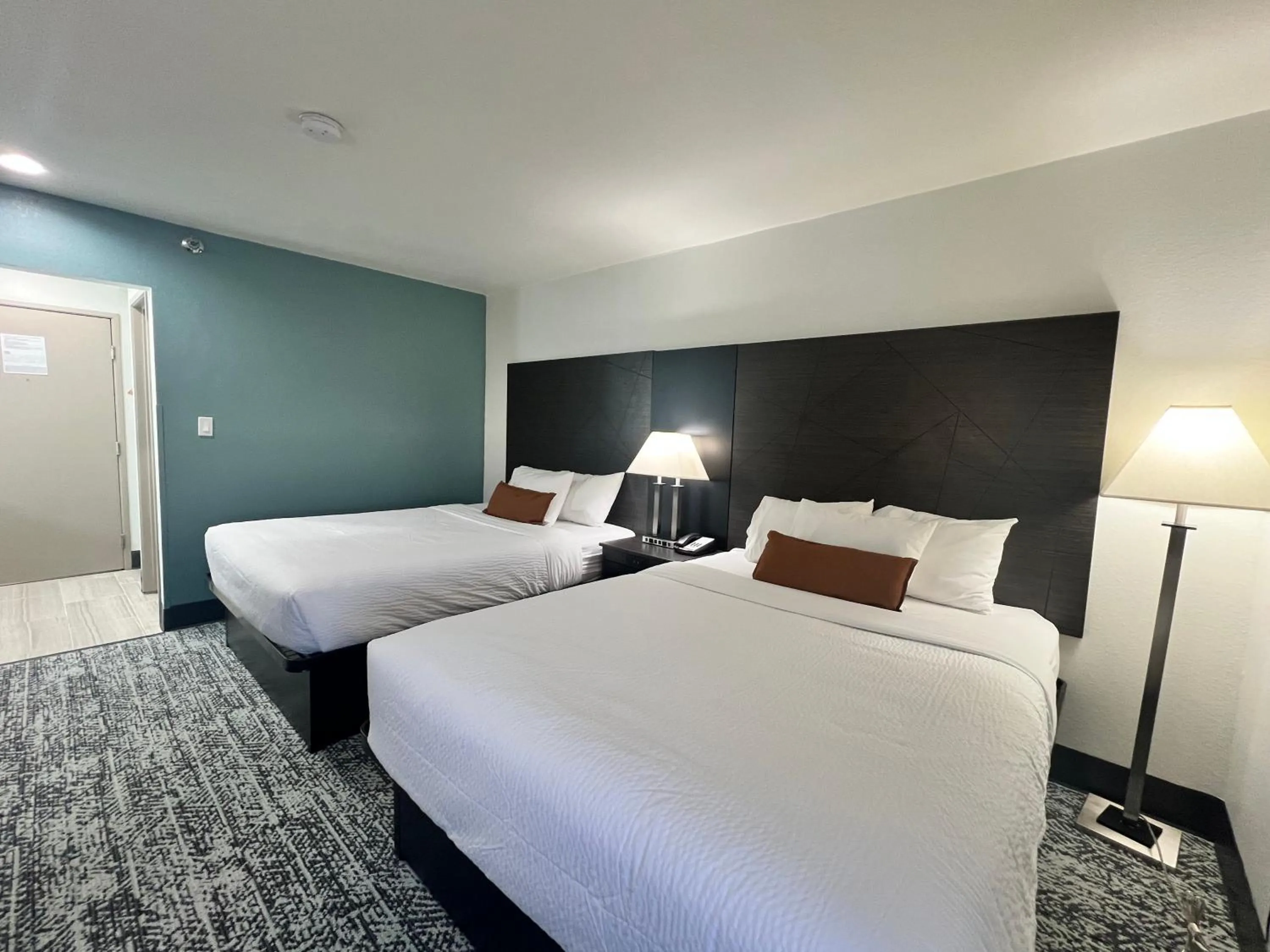 Bedroom, Bed in Sleep Inn Champaign North - Urbana