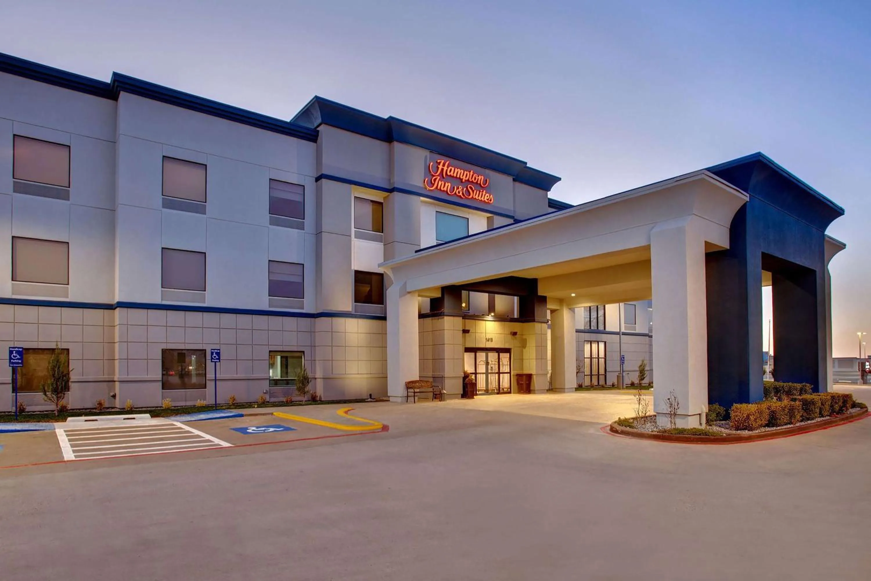 Property building in Hampton Inn & Suites Borger