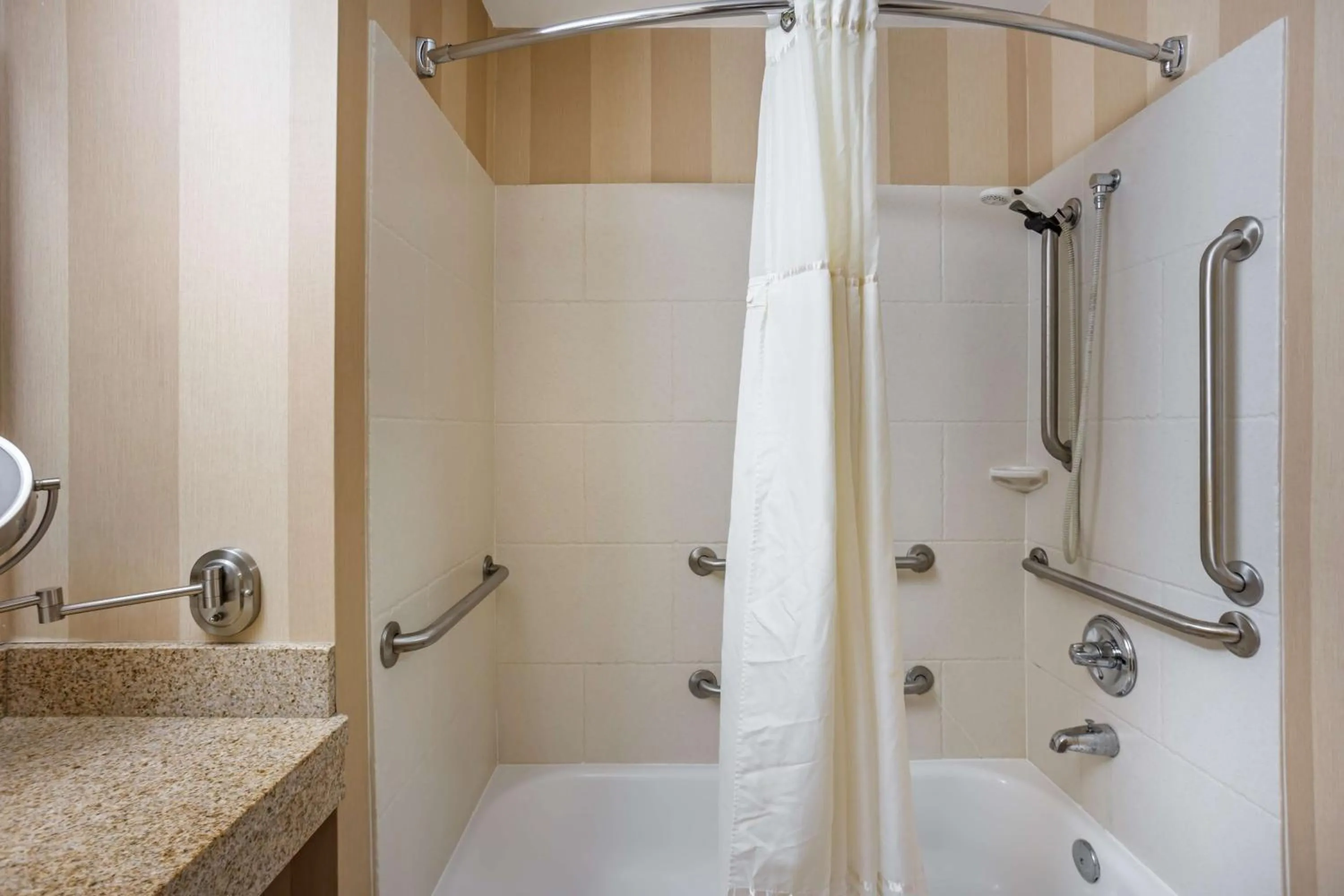 Bathroom in Best Western PLUS University Park Inn & Suites