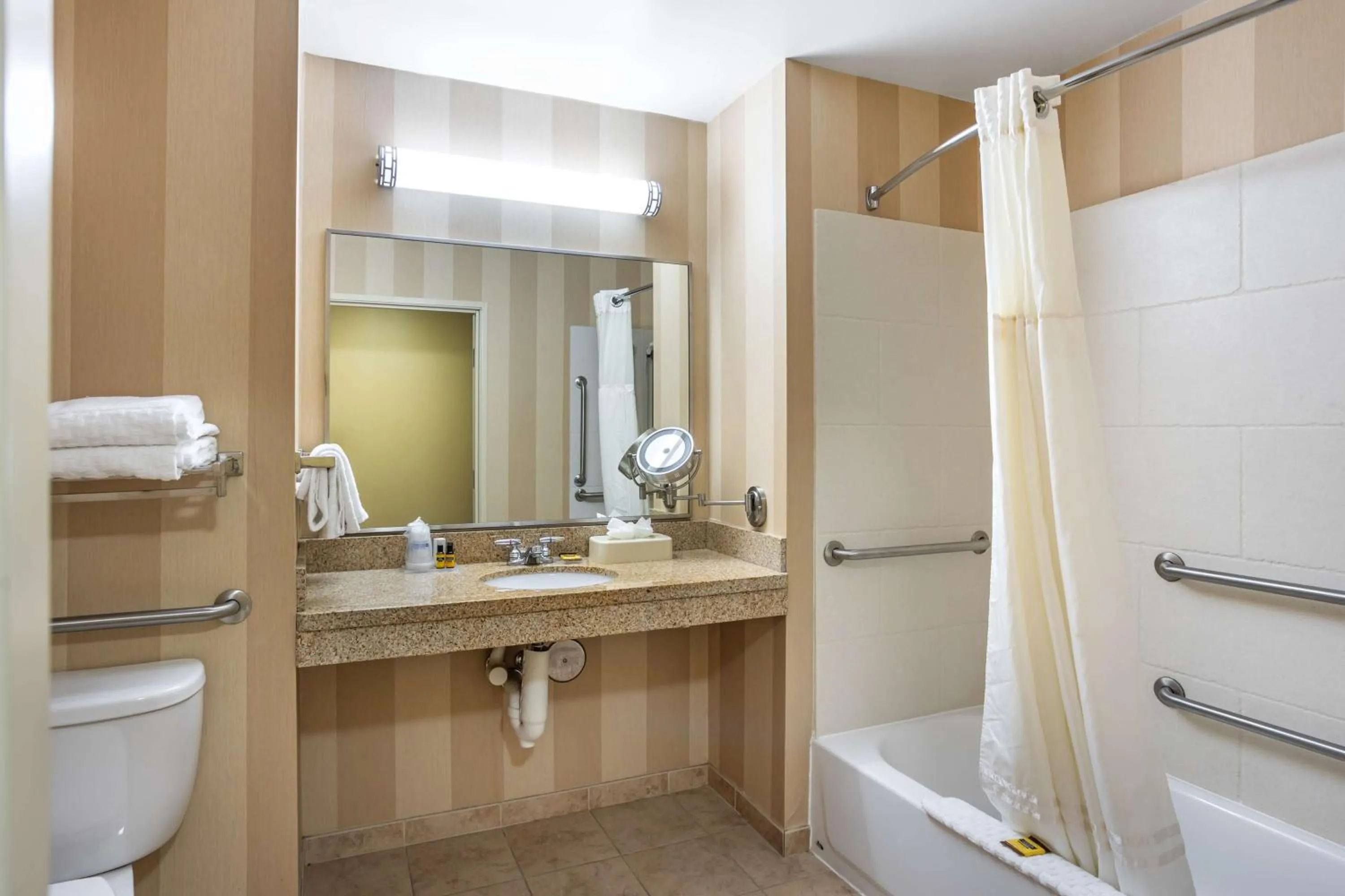 Bathroom in Best Western PLUS University Park Inn & Suites