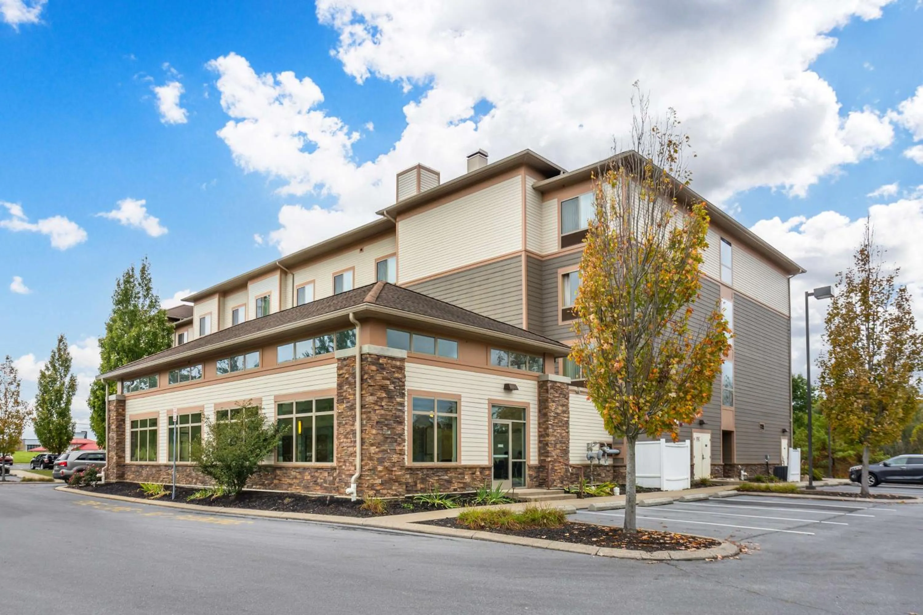 Property building in Best Western PLUS University Park Inn & Suites