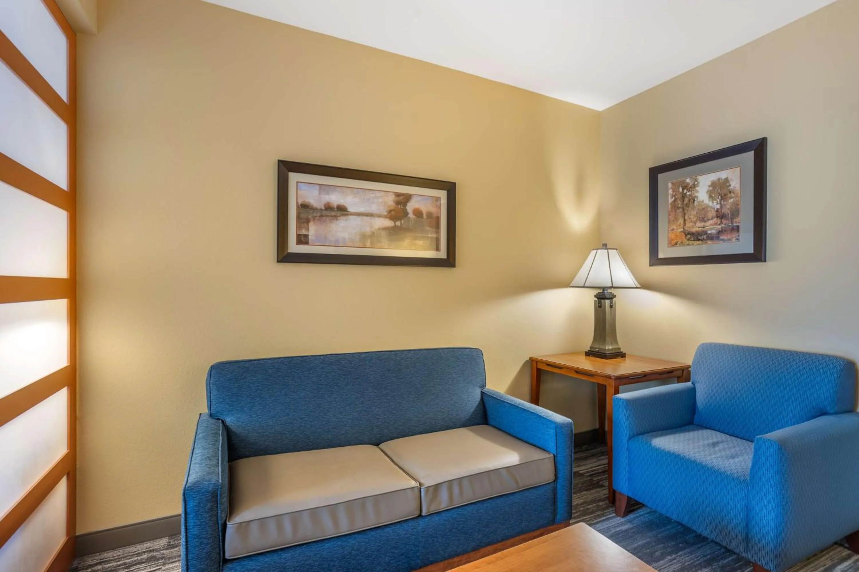 Bedroom in Best Western PLUS University Park Inn & Suites