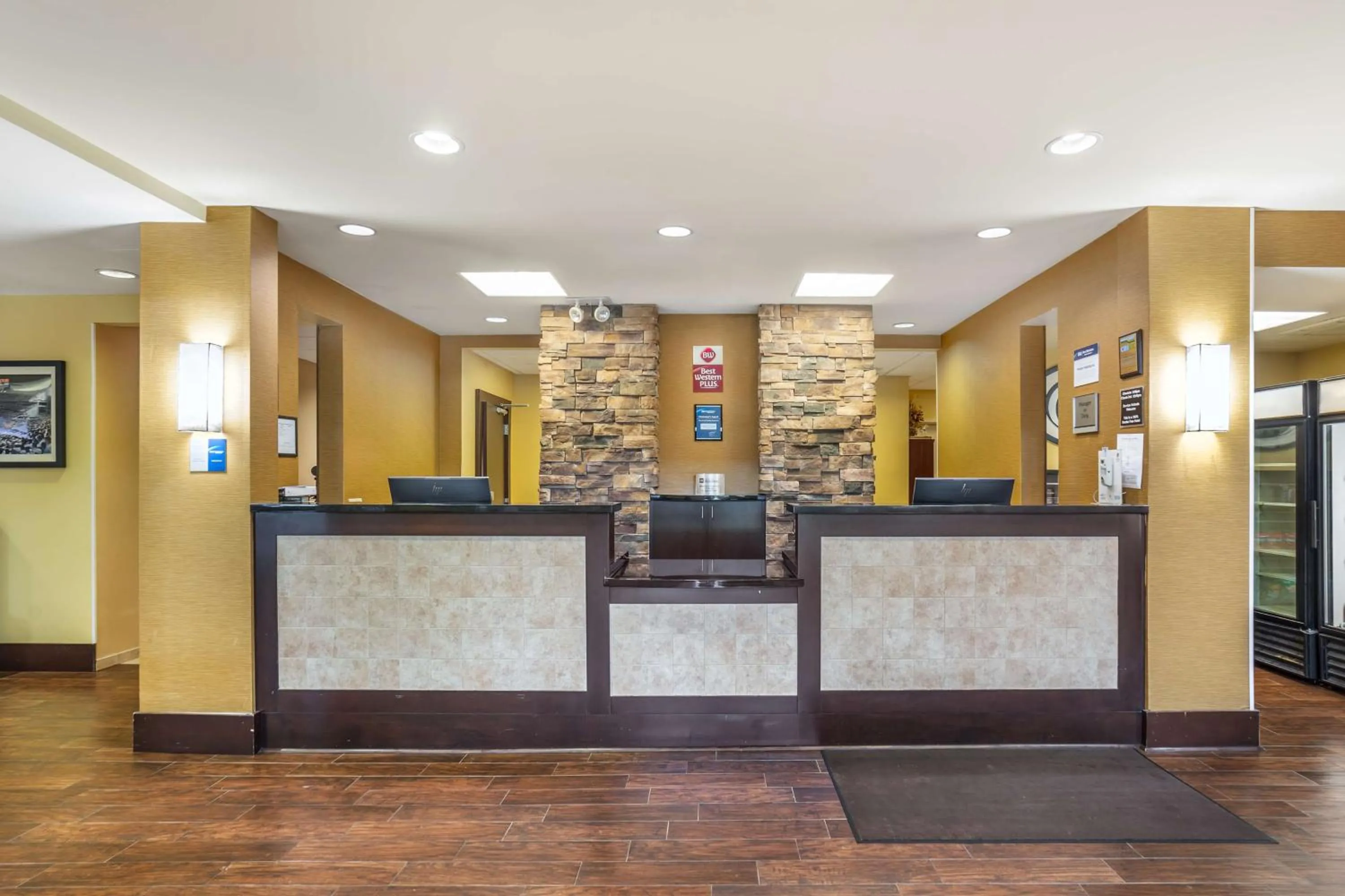 Lobby or reception in Best Western PLUS University Park Inn & Suites