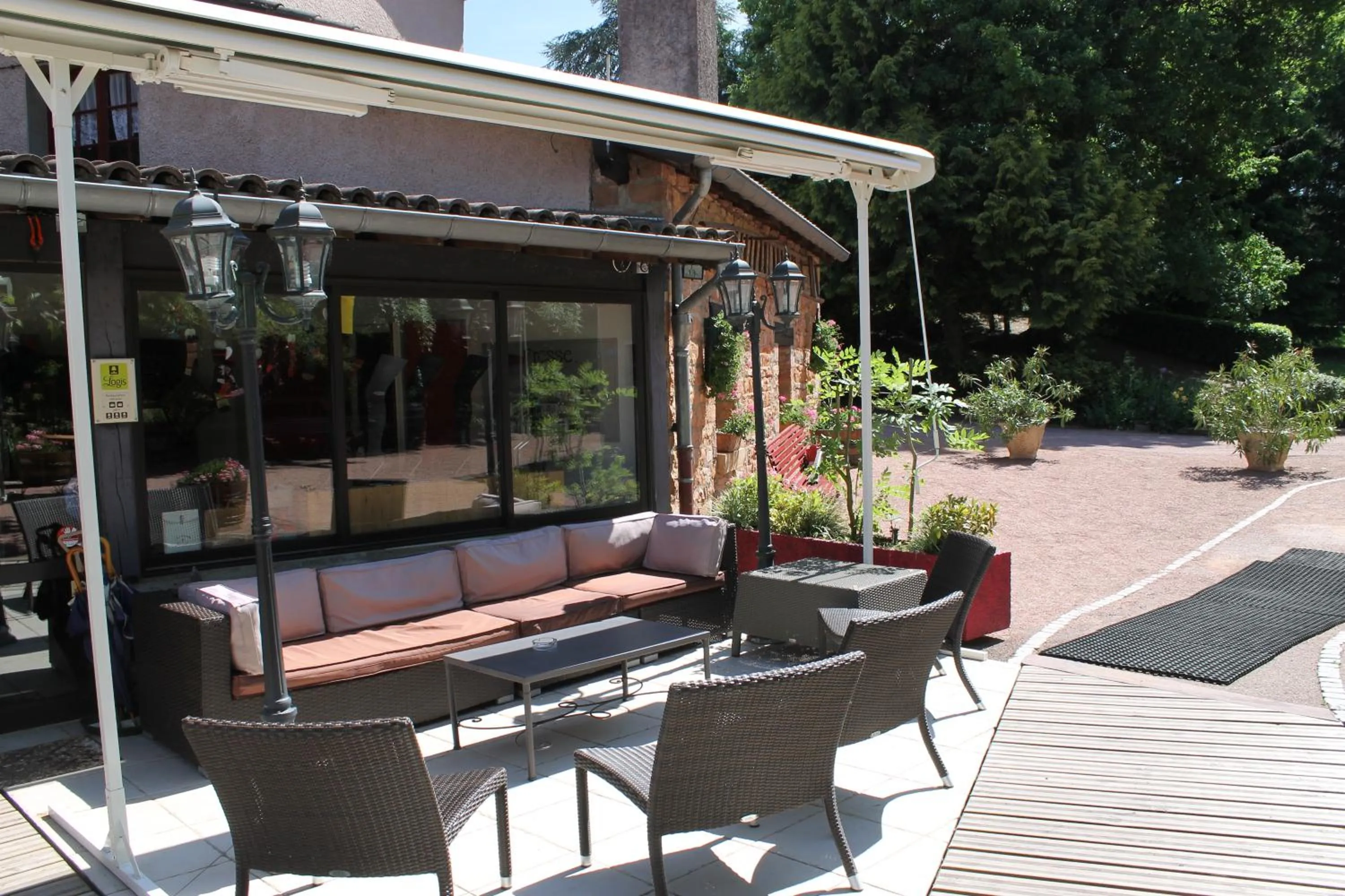 Patio in Hôtel Restaurant Le Moulin de Saint Verand