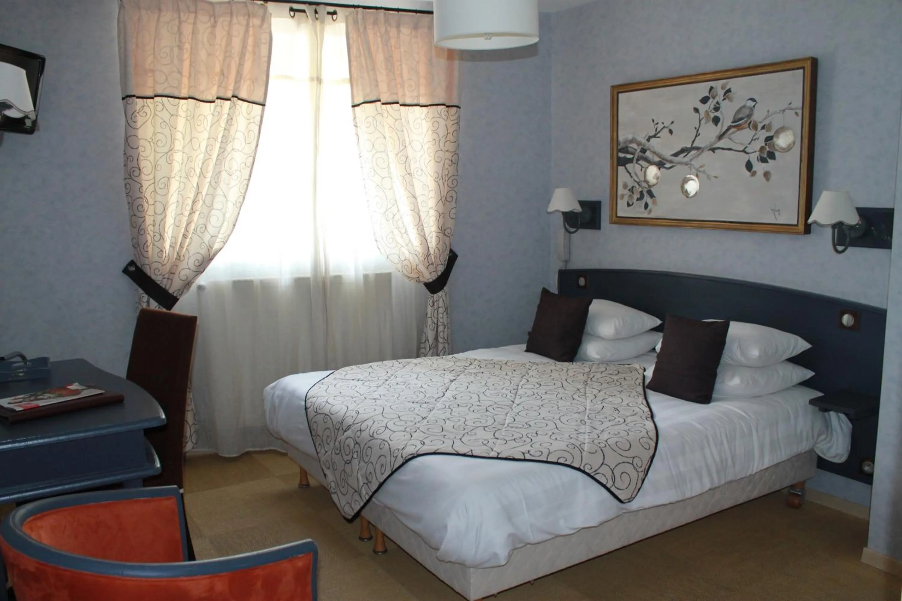 Bedroom, Bed in Hôtel Restaurant Le Moulin de Saint Verand