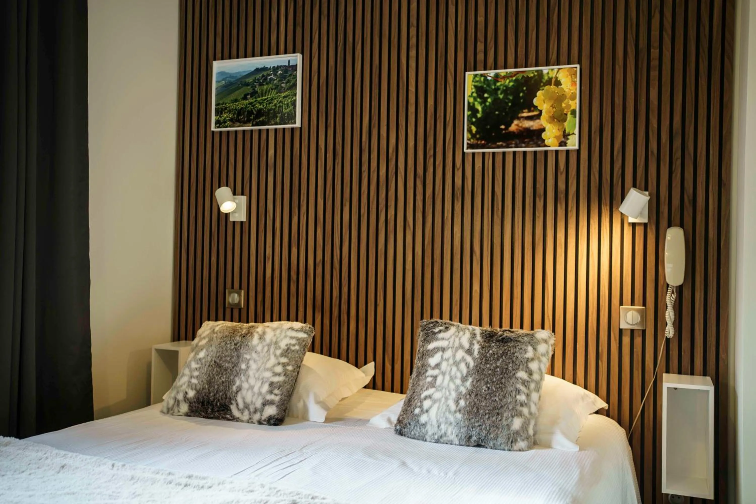 Bedroom, Bed in Hôtel Restaurant Le Moulin de Saint Verand