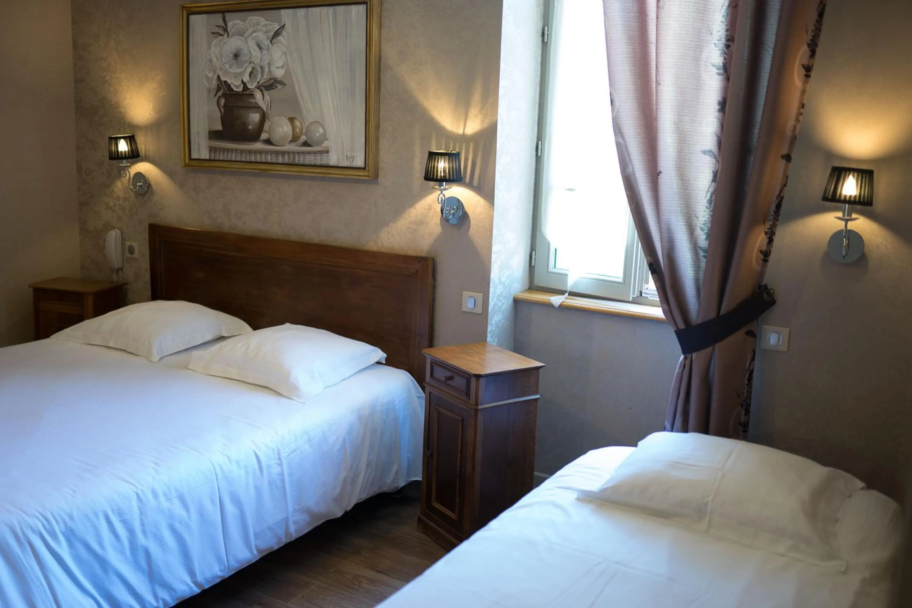 Photo of the whole room, Bed in Hôtel Restaurant Le Moulin de Saint Verand