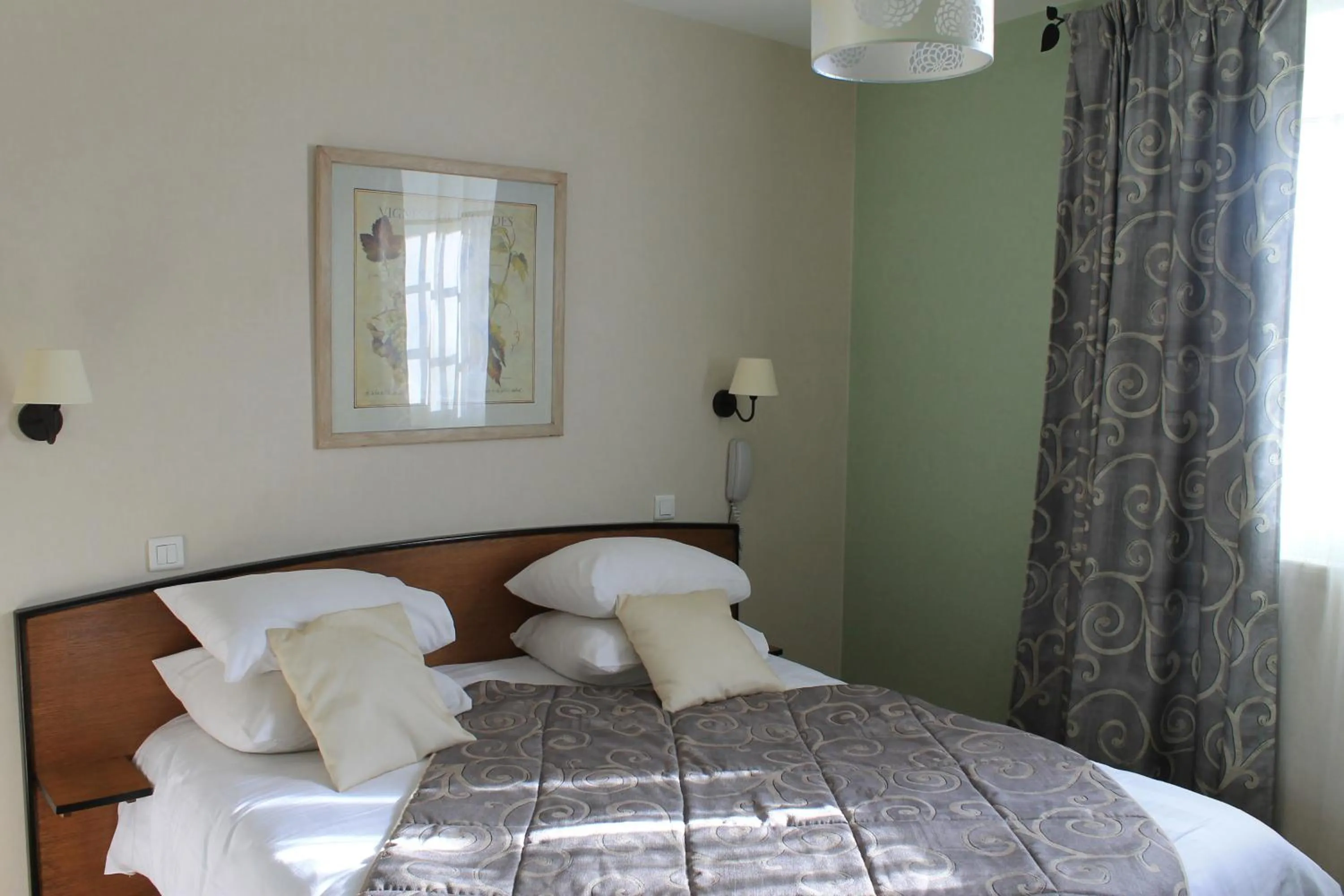 Photo of the whole room, Bed in Hôtel Restaurant Le Moulin de Saint Verand