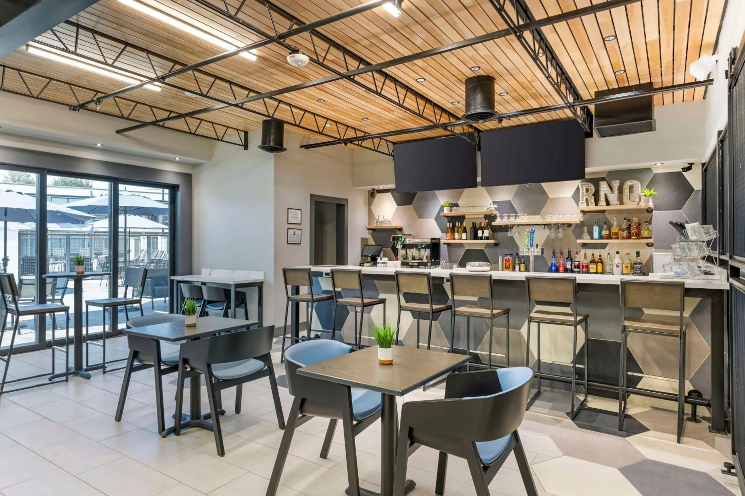 Lounge or bar in Aiden by Best Western South Reno