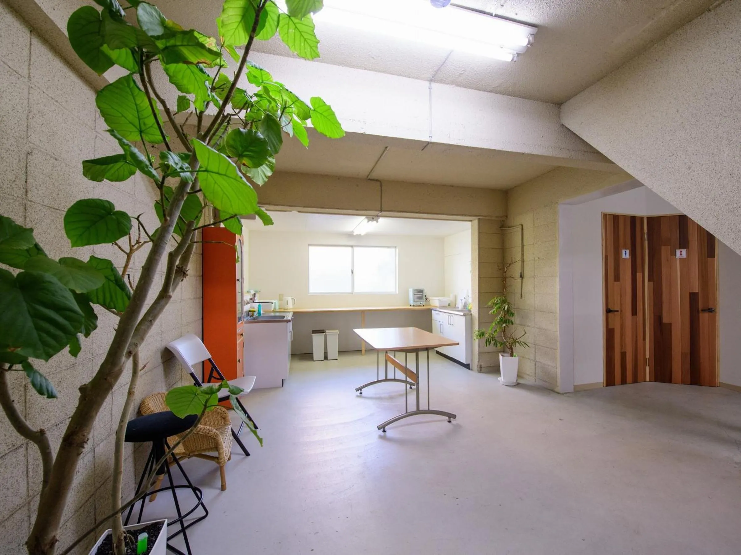 Communal kitchen in Awajishima Hotel Lodge GREEN COZY