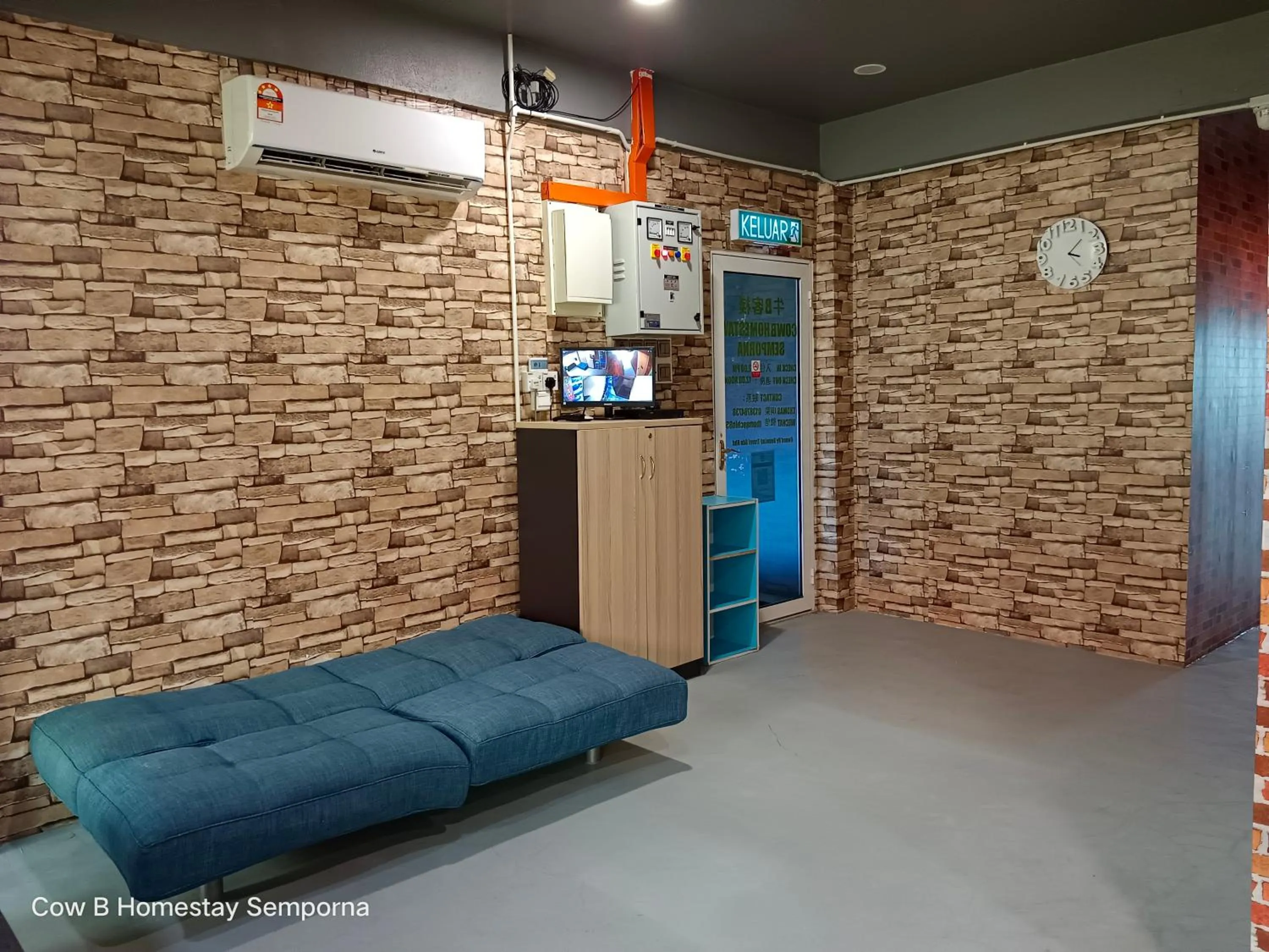 Seating area, Bed in Cow B Homestay Semporna