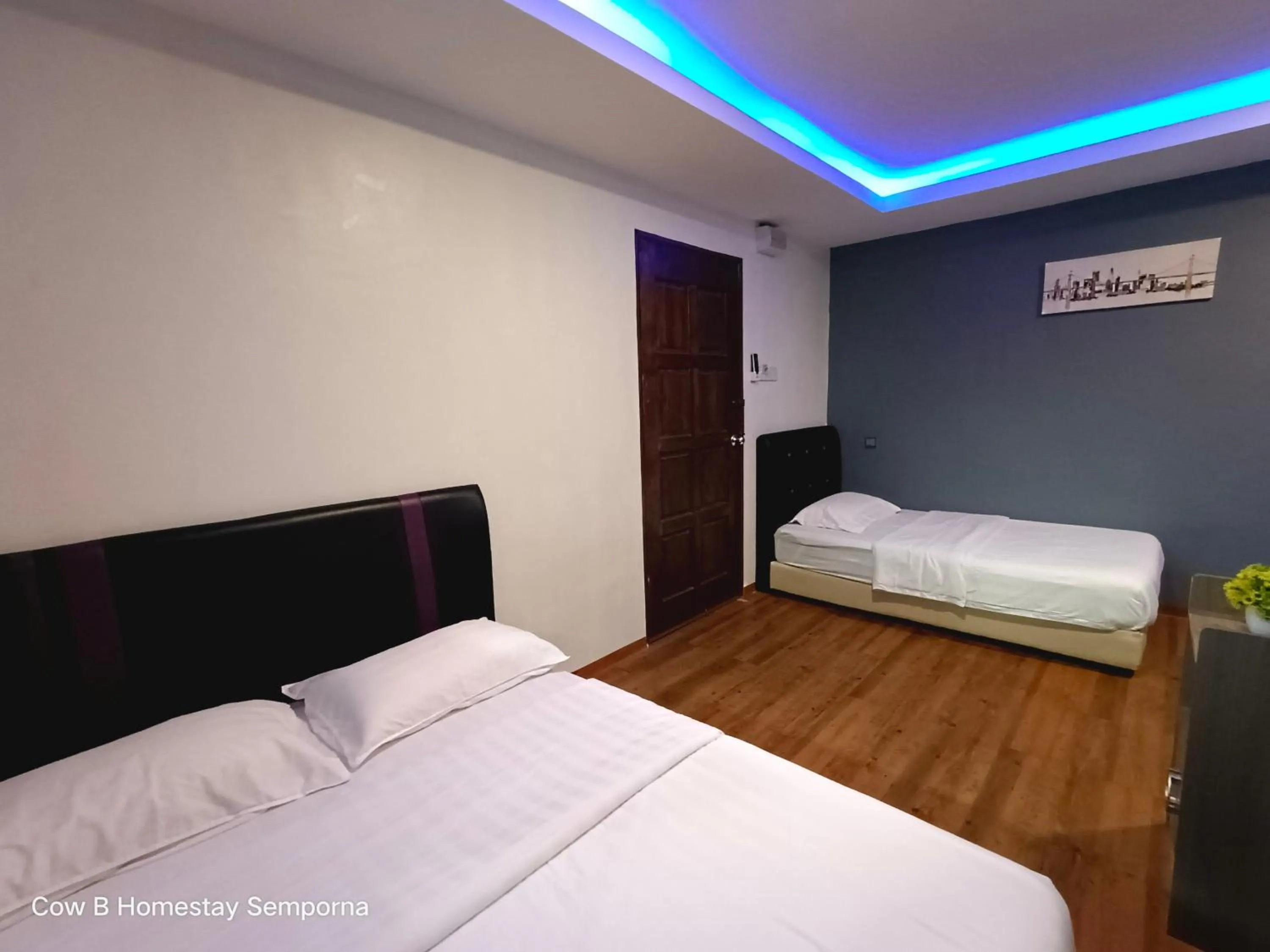 Photo of the whole room, Bed in Cow B Homestay Semporna