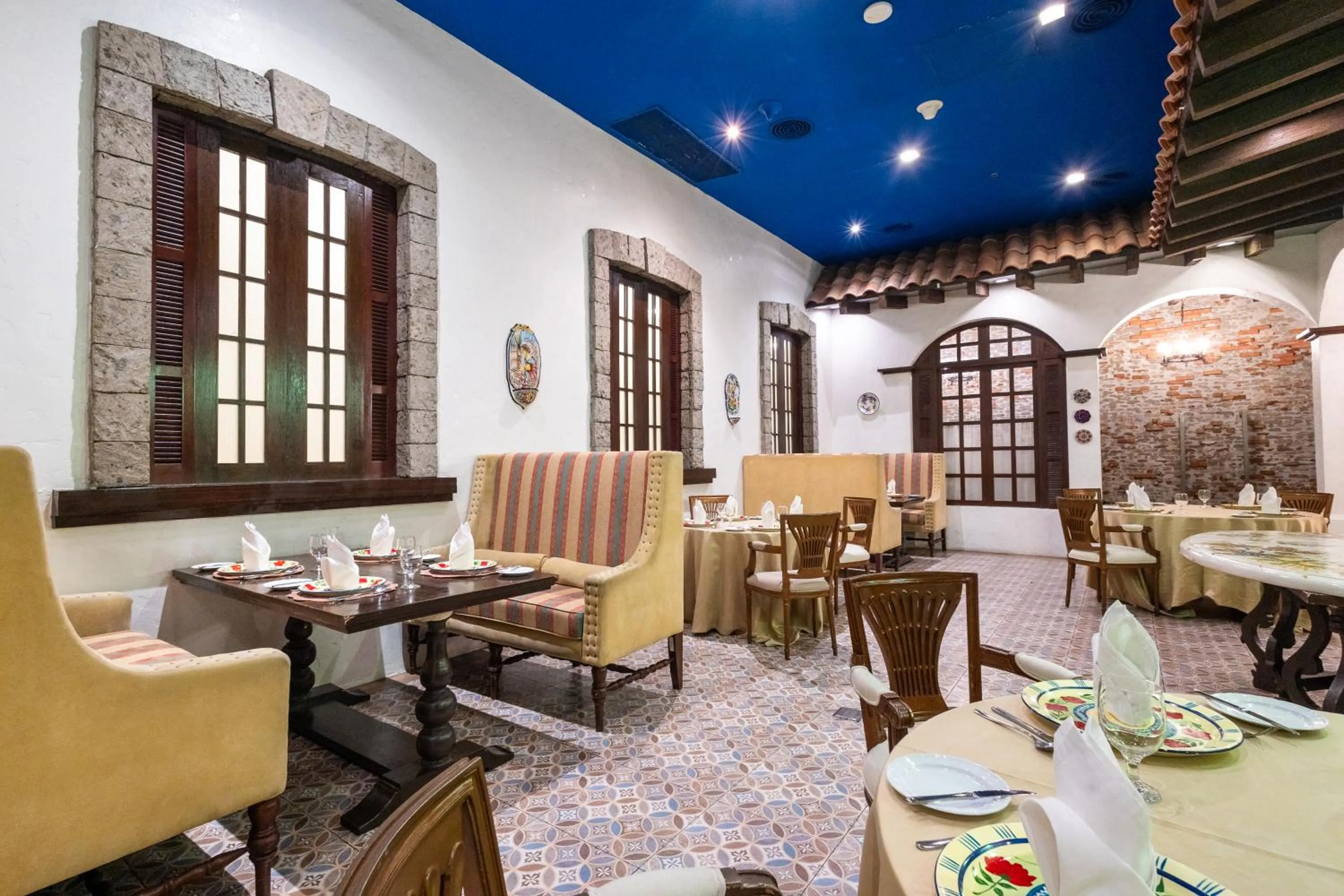 Restaurant/places to eat in The Alpha Suites