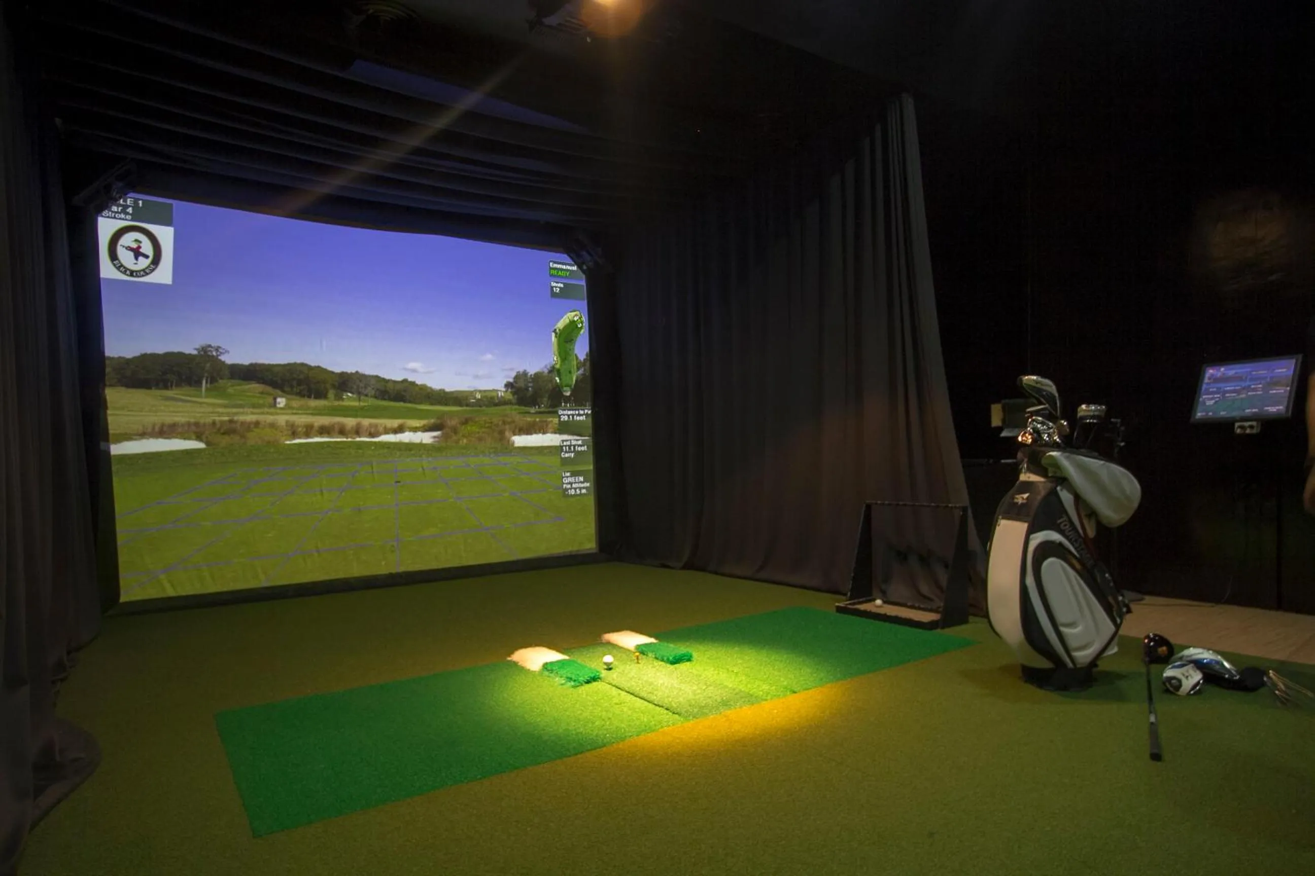 Minigolf in The Alpha Suites