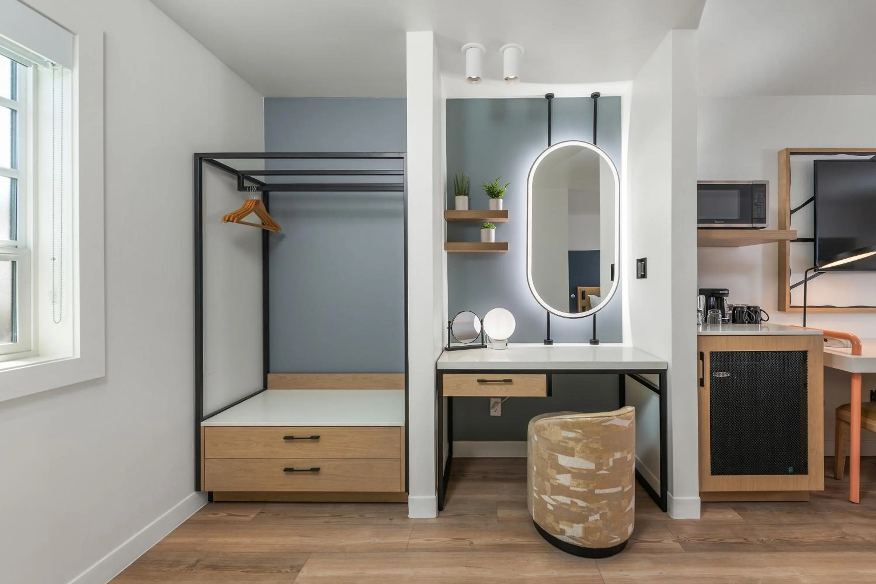 hair dresser, Bed in GoodSpring Motel