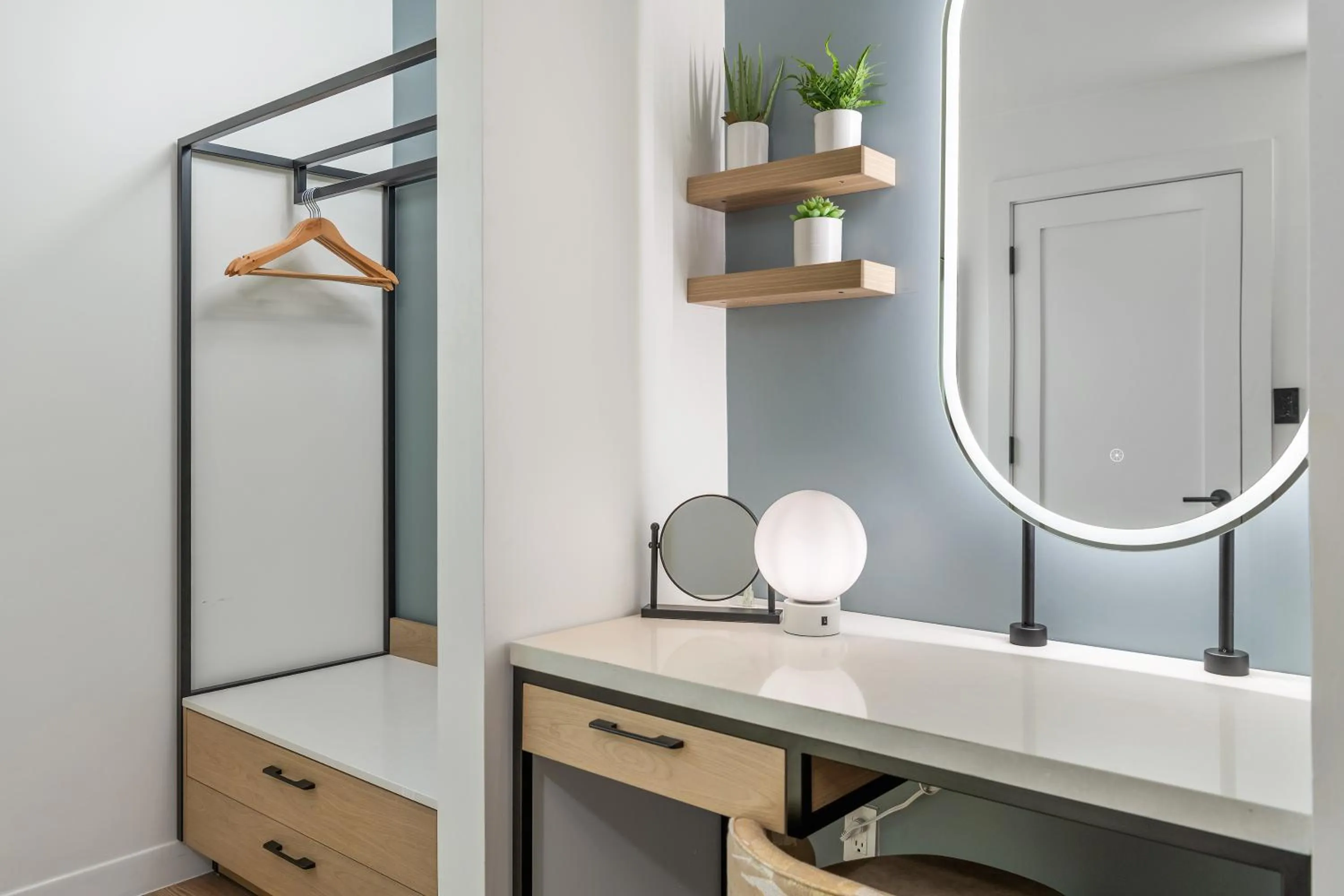 wardrobe in GoodSpring Motel