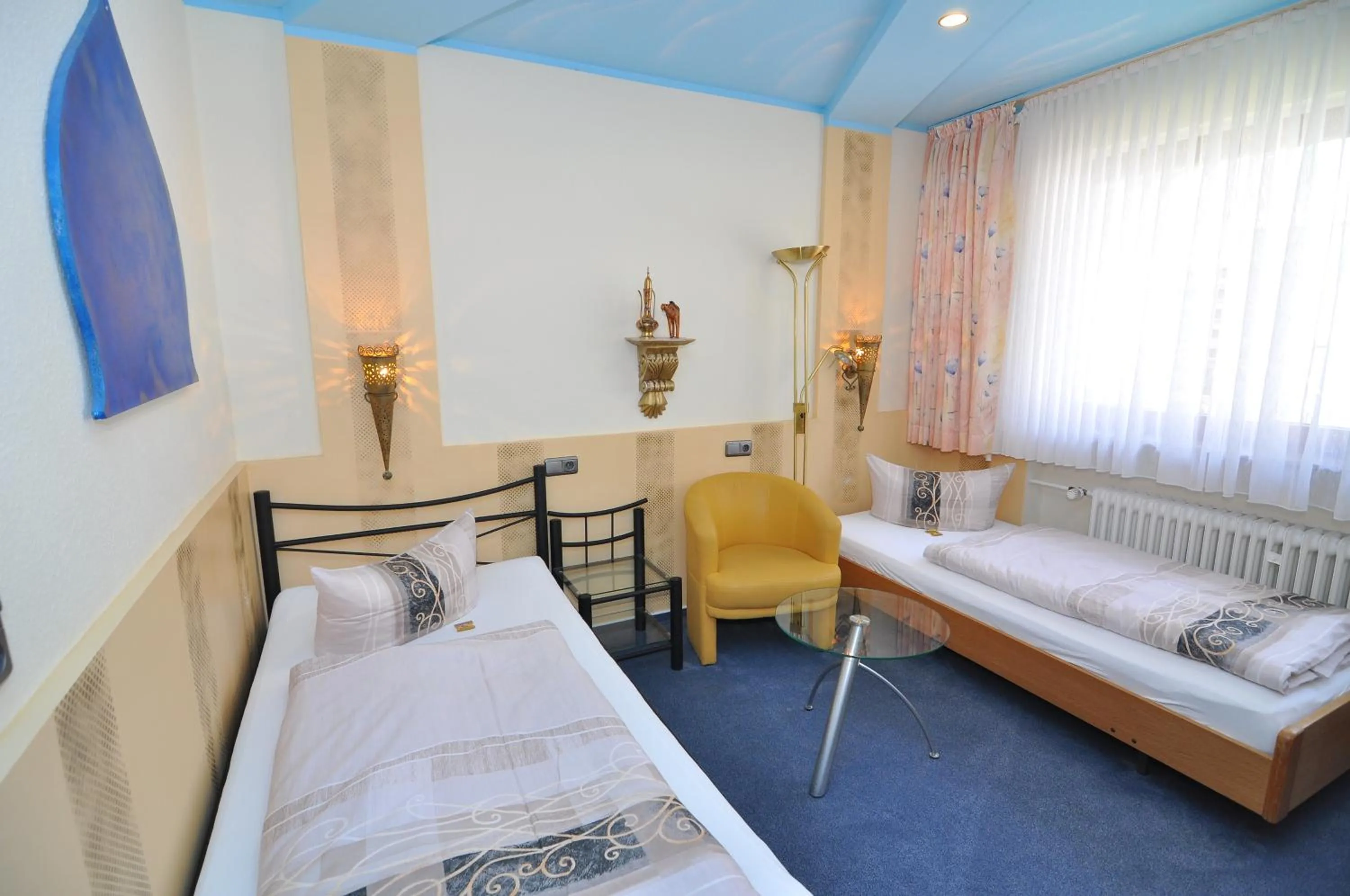 Photo of the whole room, Bed in Themen Hotel Terrassen Cafe