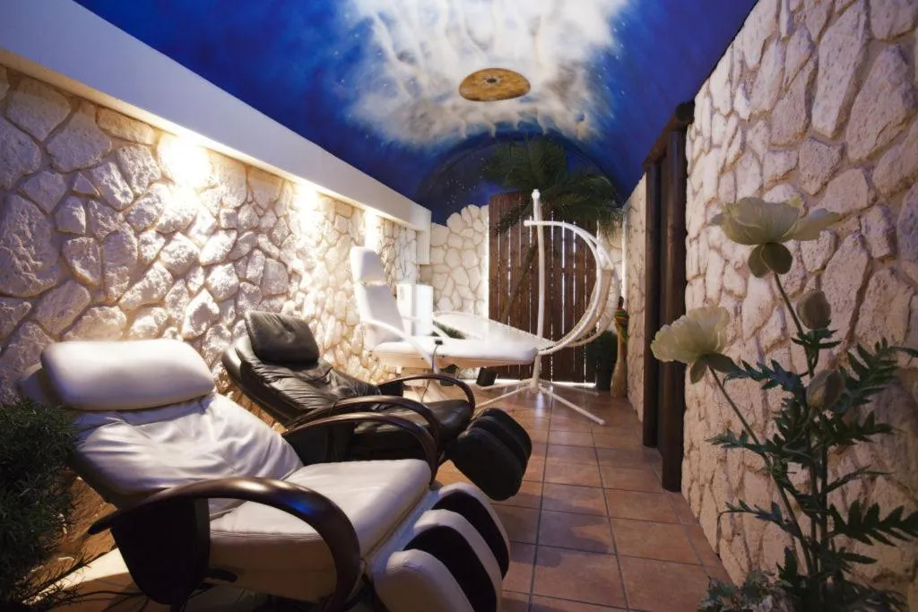 Activities in Themen Hotel Terrassen Cafe