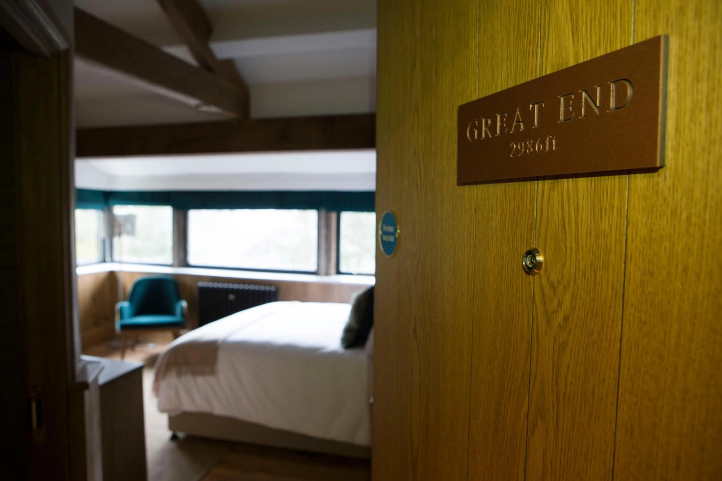 Photo of the whole room, Bed in The Queen's Head Hotel