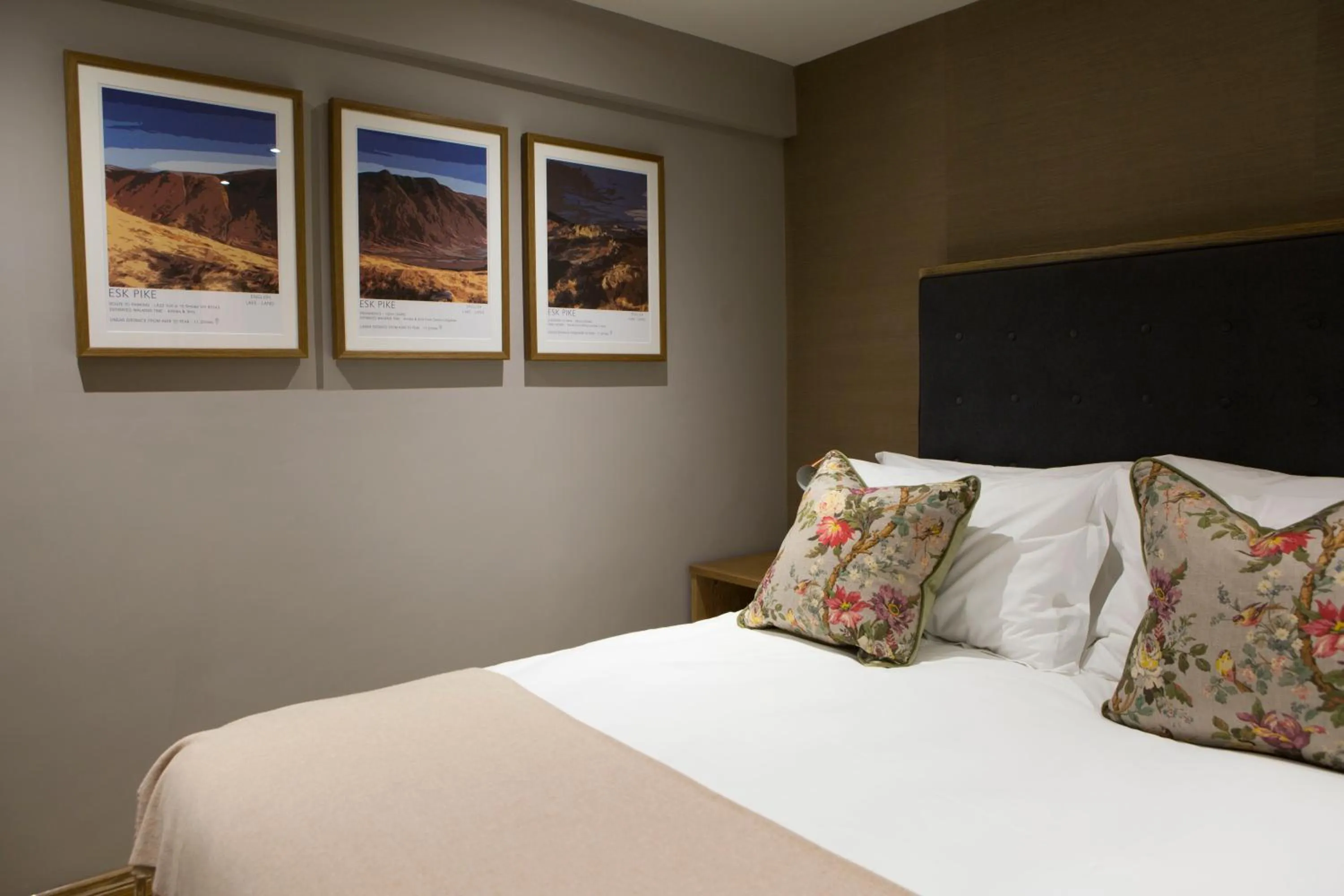 Bed in The Queen's Head Hotel